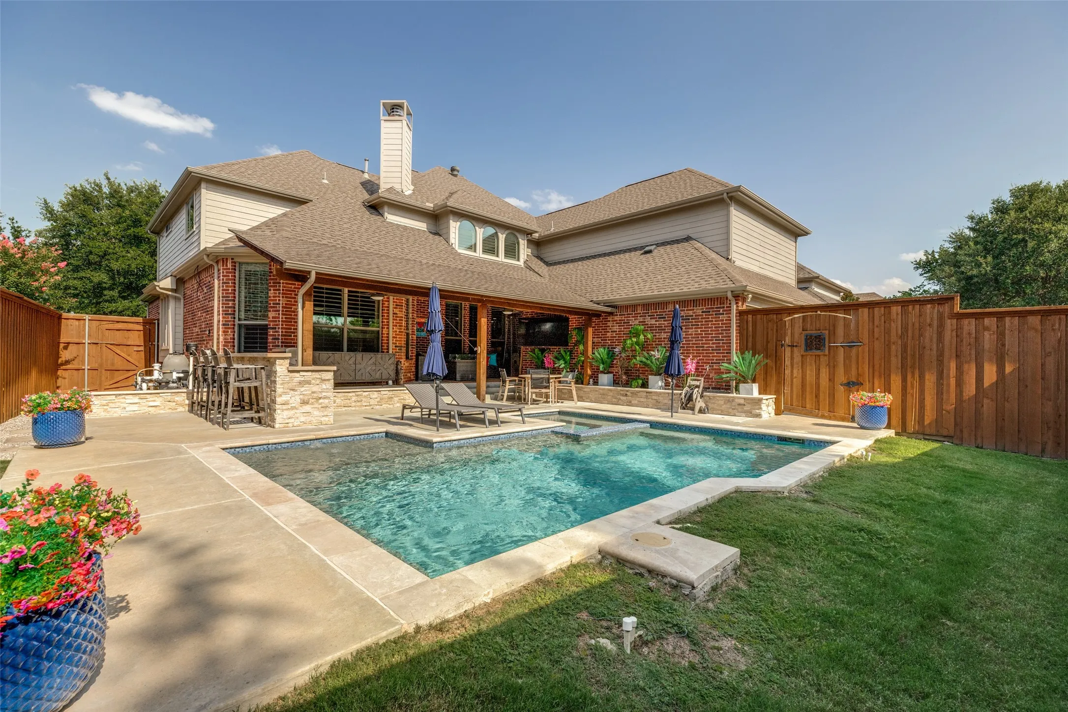 Single Family Residence For Sale in Denton County , 10325 Fire Ridge Drive, Frisco, Texas 75033, 4 Bedroom, 4 Bathroom, 3 Garage spaces, 4,318 Sqft, built in 2006, mls#21302144, Real Estate Agent in Frisco, Homes For Sale in Denton county, Homes For Sale in Frisco, Realtor in Frisco Texas, Real Estate Brokerage Independent Realty Texas, Luminita Cordes Realtor