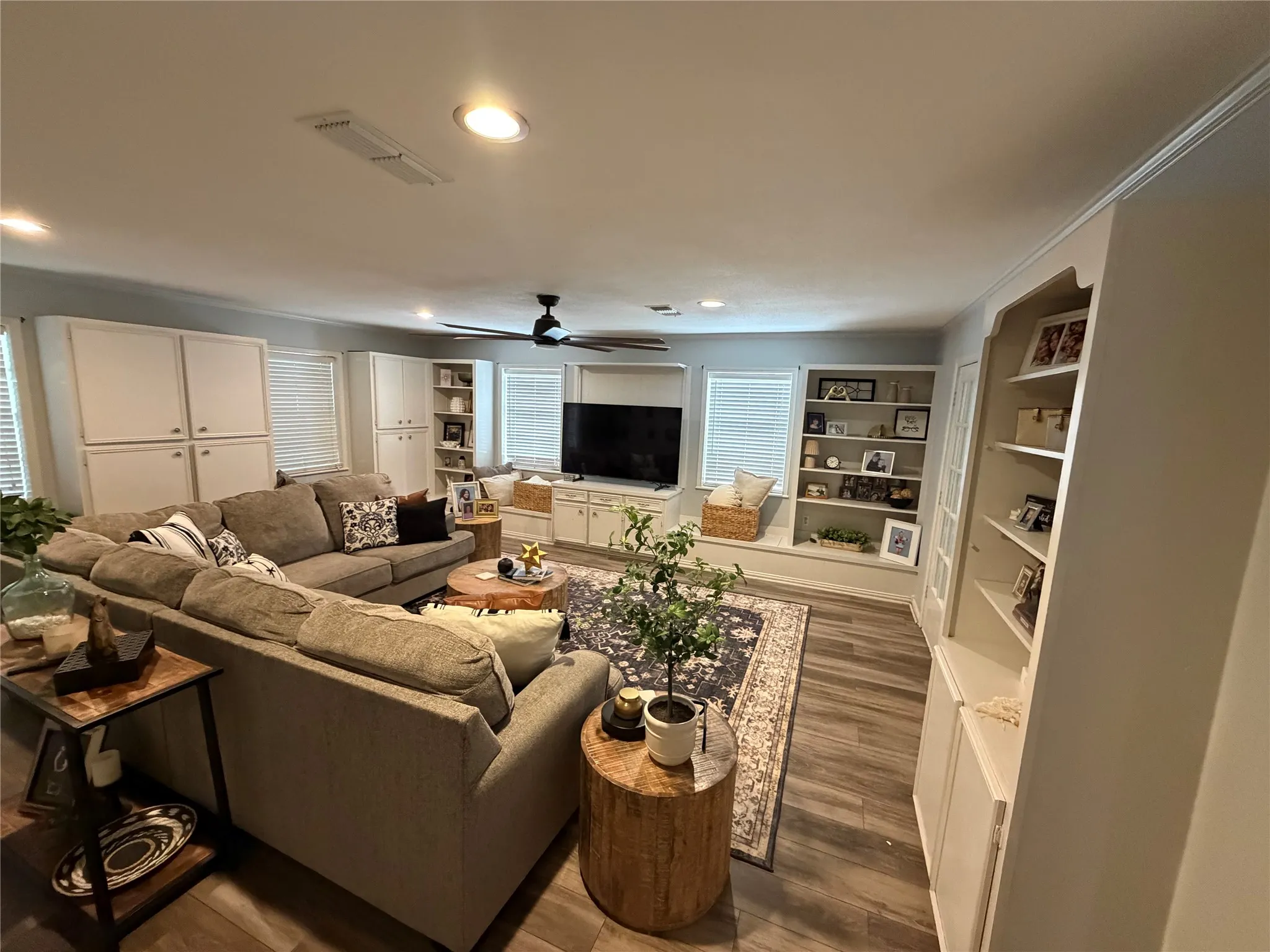Single Family Residence For Sale in Limestone County , 401 S Ross Avenue, Mexia, Texas 76667, 4 Bedrooms, 3 Bathrooms, 2 Garage spaces, 3,393 Sqft, built in 1966, Price $339,500, mls#21314648, Real Estate Agent in Mexia, Homes For Sale in Limestone county, Homes For Sale in Mexia, Realtor in Mexia Texas, Real Estate Brokerage Independent Realty Texas, Luminita Cordes Realtor