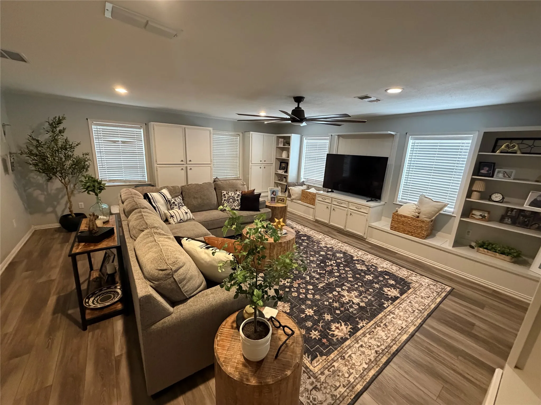 Single Family Residence For Sale in Limestone County , 401 S Ross Avenue, Mexia, Texas 76667, 4 Bedrooms, 3 Bathrooms, 2 Garage spaces, 3,393 Sqft, built in 1966, Price $339,500, mls#21314648, Real Estate Agent in Mexia, Homes For Sale in Limestone county, Homes For Sale in Mexia, Realtor in Mexia Texas, Real Estate Brokerage Independent Realty Texas, Luminita Cordes Realtor