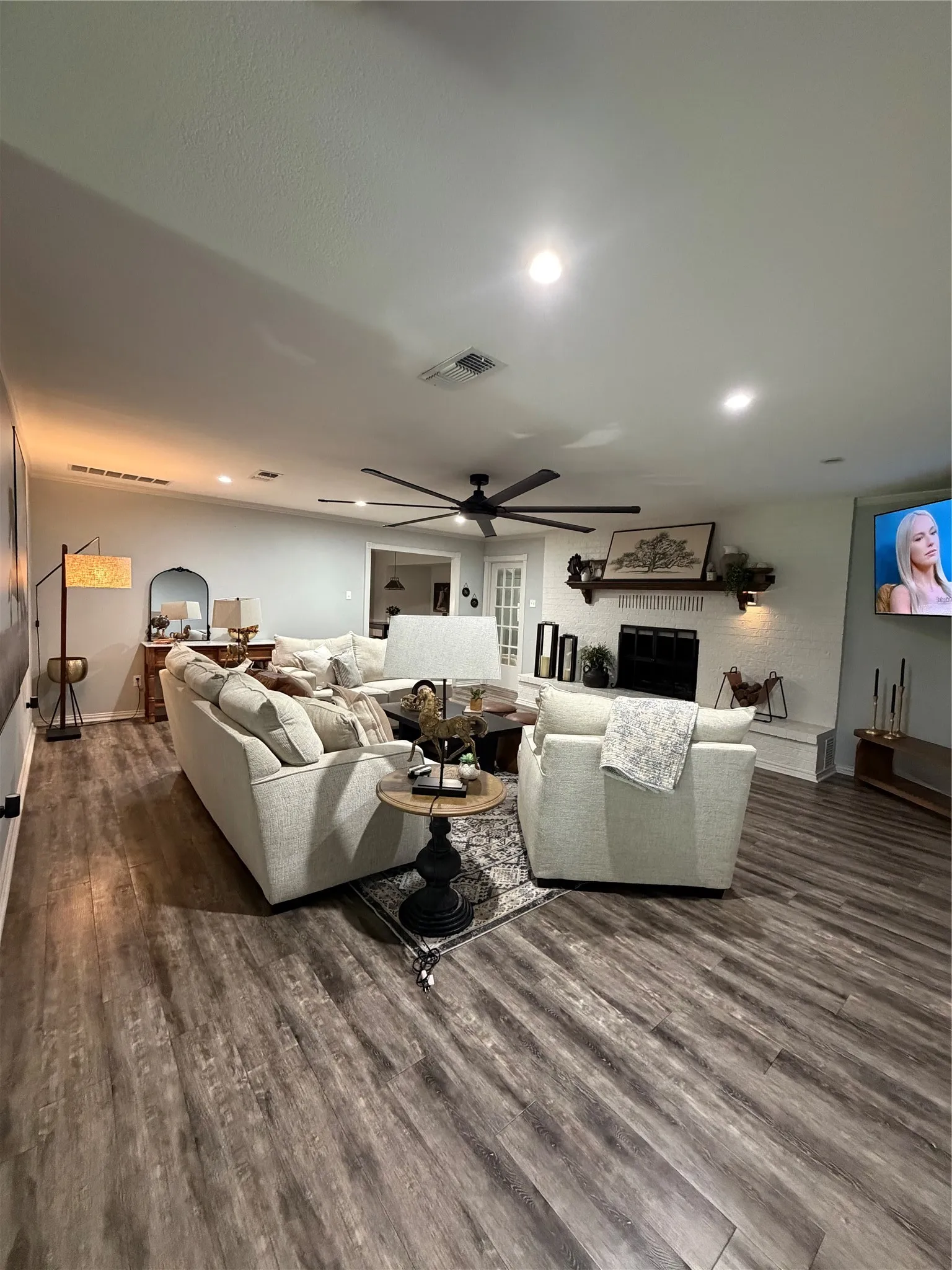 Single Family Residence For Sale in Limestone County , 401 S Ross Avenue, Mexia, Texas 76667, 4 Bedrooms, 3 Bathrooms, 2 Garage spaces, 3,393 Sqft, built in 1966, Price $339,500, mls#21314648, Real Estate Agent in Mexia, Homes For Sale in Limestone county, Homes For Sale in Mexia, Realtor in Mexia Texas, Real Estate Brokerage Independent Realty Texas, Luminita Cordes Realtor