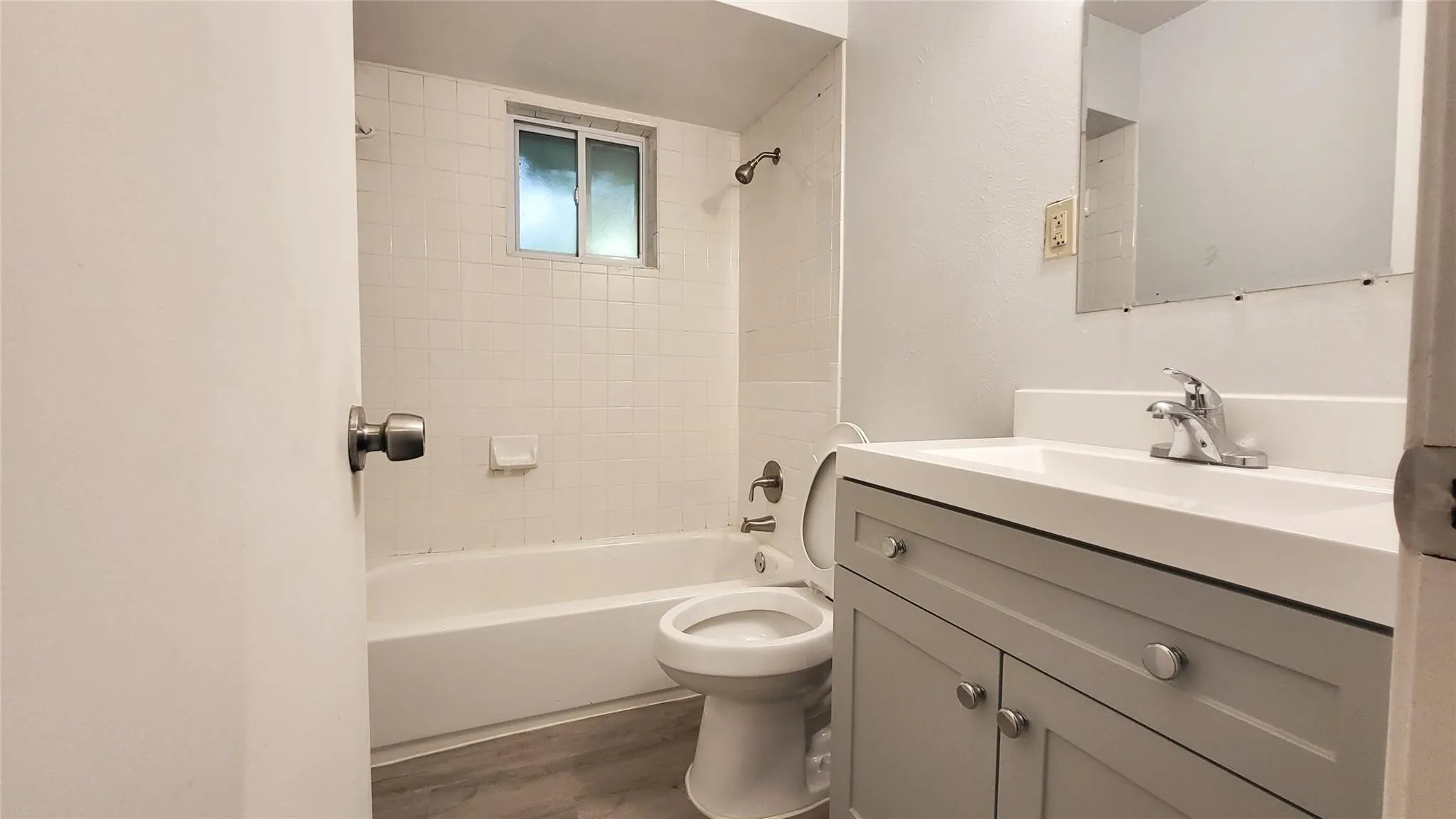Single Family Residence For Sale in Dallas County , 902 Spring Valley Plaza, Richardson, Texas 75080, 4 Bedroom, 2 Bathroom, 2 Garage spaces, 2,428 Sqft, built in 1963, mls#21315108, Real Estate Agent in Richardson, Homes For Sale in Dallas county, Homes For Sale in Richardson, Realtor in Richardson Texas, Real Estate Brokerage Independent Realty Texas, Luminita Cordes Realtor