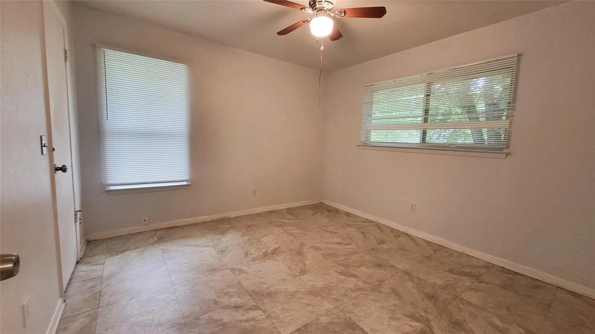 Single Family Residence For Sale in Dallas County , 902 Spring Valley Plaza, Richardson, Texas 75080, 4 Bedroom, 2 Bathroom, 2 Garage spaces, 2,428 Sqft, built in 1963, mls#21315108, Real Estate Agent in Richardson, Homes For Sale in Dallas county, Homes For Sale in Richardson, Realtor in Richardson Texas, Real Estate Brokerage Independent Realty Texas, Luminita Cordes Realtor
