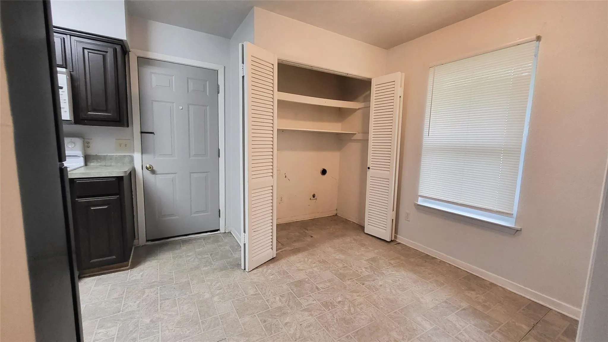 Single Family Residence For Sale in Dallas County , 902 Spring Valley Plaza, Richardson, Texas 75080, 4 Bedroom, 2 Bathroom, 2 Garage spaces, 2,428 Sqft, built in 1963, mls#21315108, Real Estate Agent in Richardson, Homes For Sale in Dallas county, Homes For Sale in Richardson, Realtor in Richardson Texas, Real Estate Brokerage Independent Realty Texas, Luminita Cordes Realtor