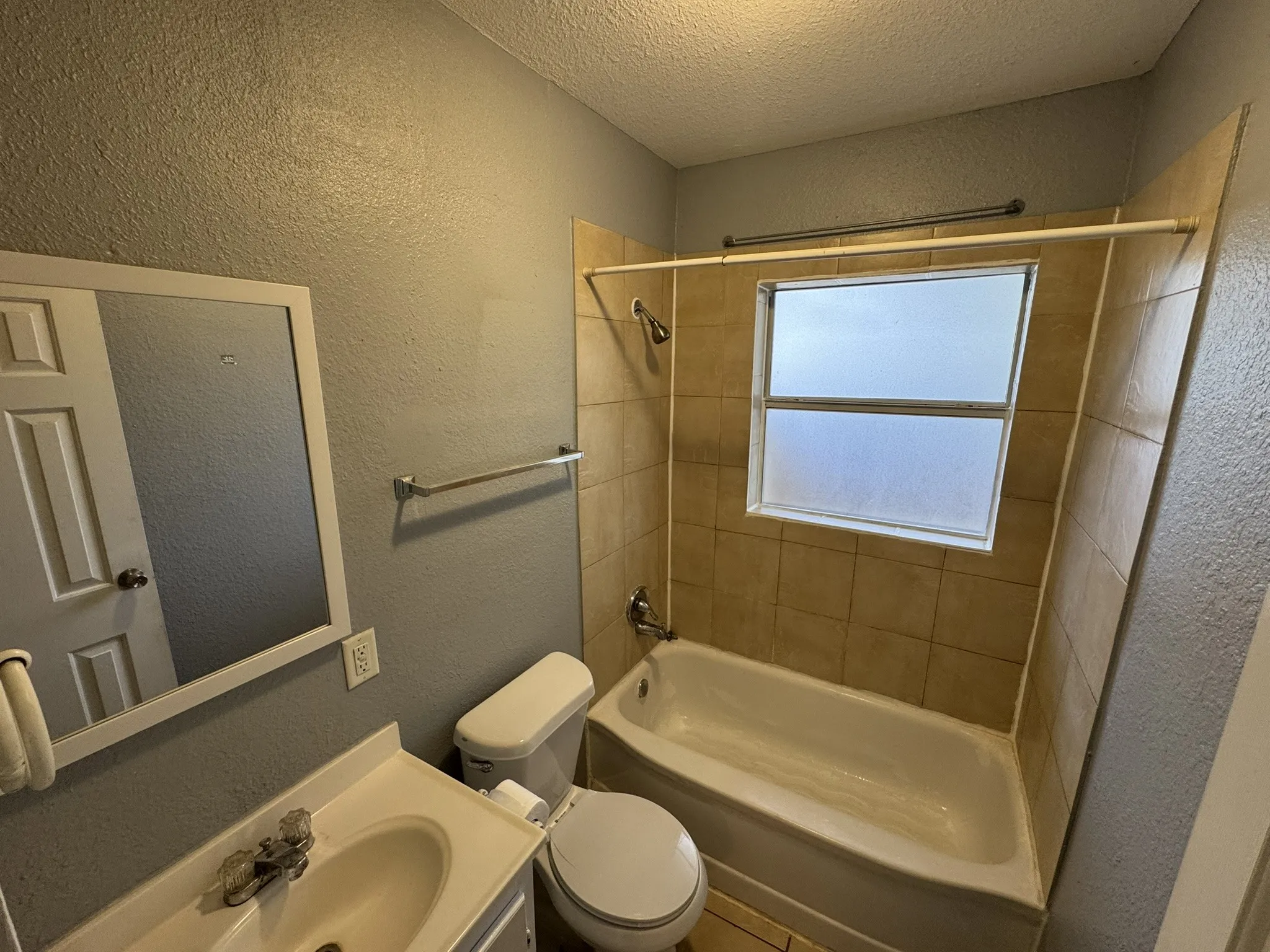 Duplex For Rent in Dallas County , 3850 Mt Ranier Street 3850, Dallas, Texas 75211, 2 Bedroom, 2 Bathroom, 1 Garage spaces, 972 Sqft, built in 1947, mls#21315109, Real Estate Agent in Dallas, Homes For Rent in Dallas county, Homes For Rent in Dallas, Realtor in Dallas Texas, Real Estate Brokerage Independent Realty Texas, Luminita Cordes Realtor
