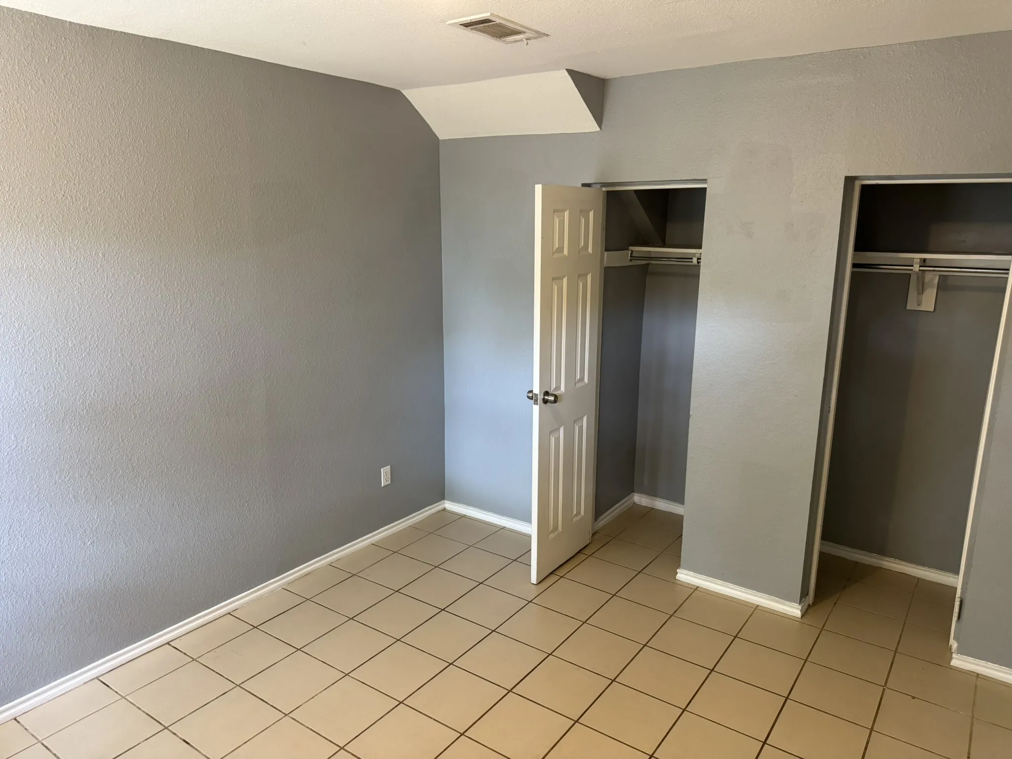 Duplex For Rent in Dallas County , 3850 Mt Ranier Street 3850, Dallas, Texas 75211, 2 Bedroom, 2 Bathroom, 1 Garage spaces, 972 Sqft, built in 1947, mls#21315109, Real Estate Agent in Dallas, Homes For Rent in Dallas county, Homes For Rent in Dallas, Realtor in Dallas Texas, Real Estate Brokerage Independent Realty Texas, Luminita Cordes Realtor