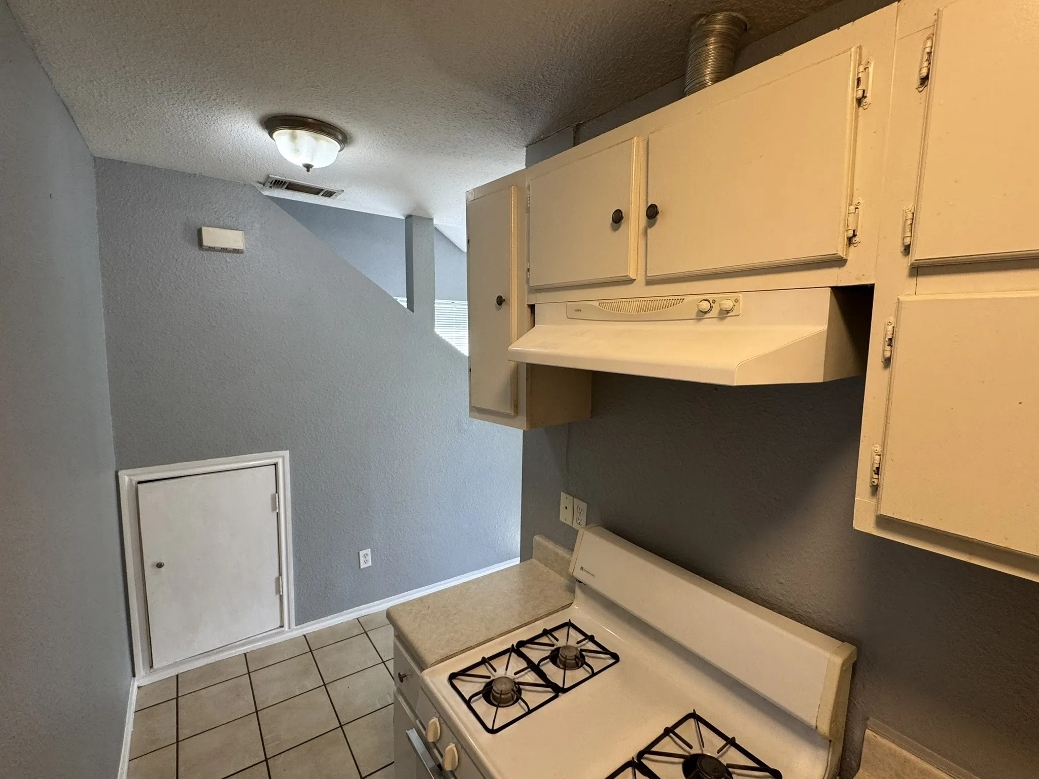 Duplex For Rent in Dallas County , 3850 Mt Ranier Street 3850, Dallas, Texas 75211, 2 Bedroom, 2 Bathroom, 1 Garage spaces, 972 Sqft, built in 1947, mls#21315109, Real Estate Agent in Dallas, Homes For Rent in Dallas county, Homes For Rent in Dallas, Realtor in Dallas Texas, Real Estate Brokerage Independent Realty Texas, Luminita Cordes Realtor