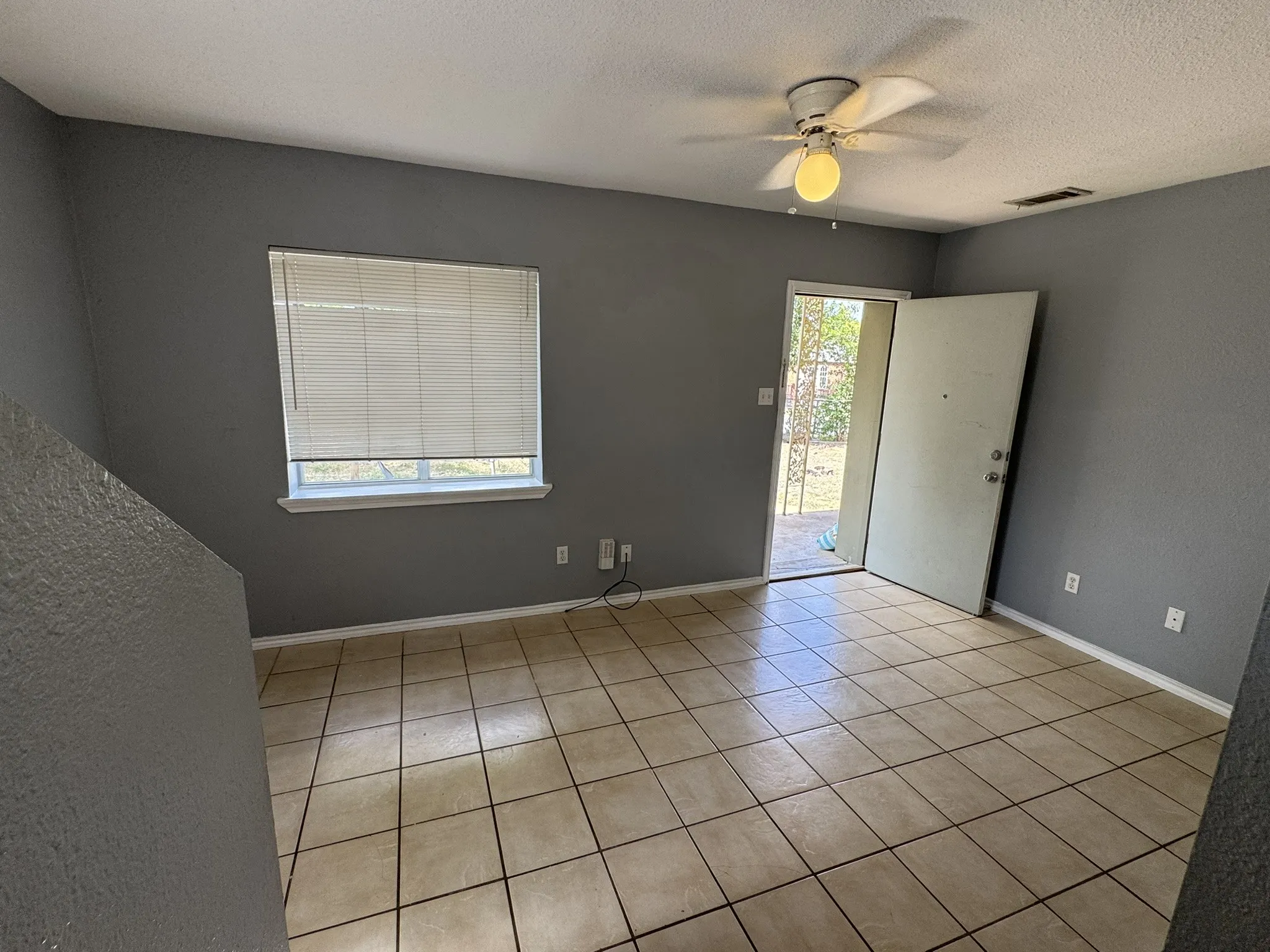 Duplex For Rent in Dallas County , 3850 Mt Ranier Street 3850, Dallas, Texas 75211, 2 Bedroom, 2 Bathroom, 1 Garage spaces, 972 Sqft, built in 1947, mls#21315109, Real Estate Agent in Dallas, Homes For Rent in Dallas county, Homes For Rent in Dallas, Realtor in Dallas Texas, Real Estate Brokerage Independent Realty Texas, Luminita Cordes Realtor