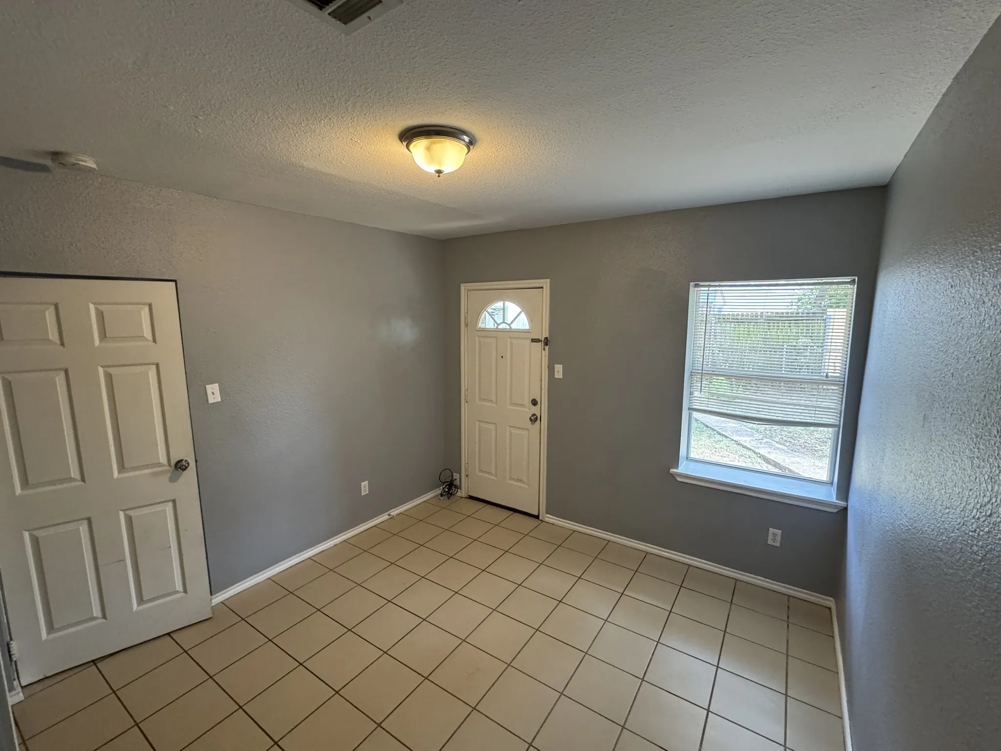 Duplex For Rent in Dallas County , 3850 Mt Ranier Street 3850, Dallas, Texas 75211, 2 Bedroom, 2 Bathroom, 1 Garage spaces, 972 Sqft, built in 1947, mls#21315109, Real Estate Agent in Dallas, Homes For Rent in Dallas county, Homes For Rent in Dallas, Realtor in Dallas Texas, Real Estate Brokerage Independent Realty Texas, Luminita Cordes Realtor