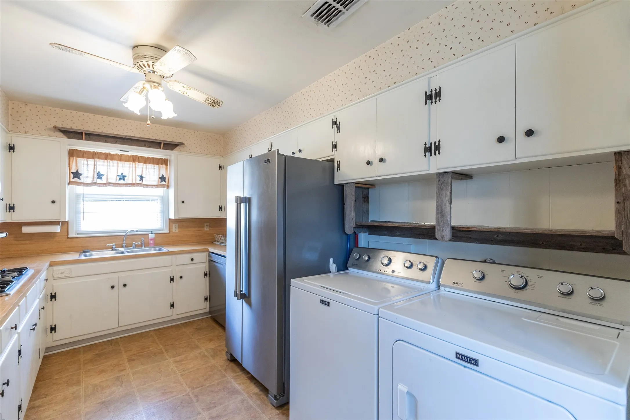 Single Family Residence For Sale in Taylor County , 3213 S 22nd Street, Abilene, Texas 79605, 3 Bedroom, 2 Bathroom, Garage spaces, 1,628 Sqft, built in 1958, mls#21315106, Real Estate Agent in Abilene, Homes For Sale in Taylor county, Homes For Sale in Abilene, Realtor in Abilene Texas, Real Estate Brokerage Independent Realty Texas, Luminita Cordes Realtor