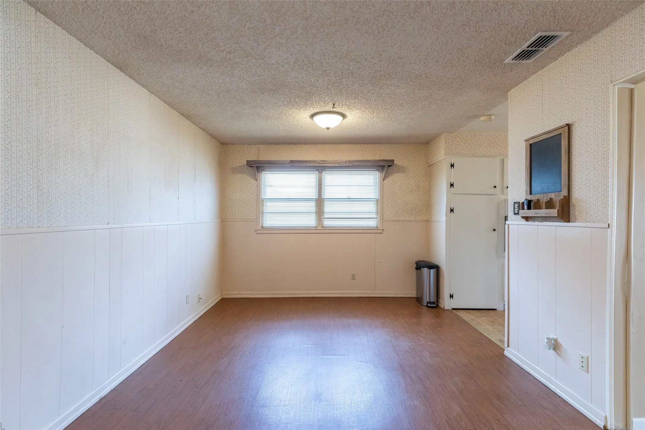 Single Family Residence For Sale in Taylor County , 3213 S 22nd Street, Abilene, Texas 79605, 3 Bedroom, 2 Bathroom, Garage spaces, 1,628 Sqft, built in 1958, mls#21315106, Real Estate Agent in Abilene, Homes For Sale in Taylor county, Homes For Sale in Abilene, Realtor in Abilene Texas, Real Estate Brokerage Independent Realty Texas, Luminita Cordes Realtor
