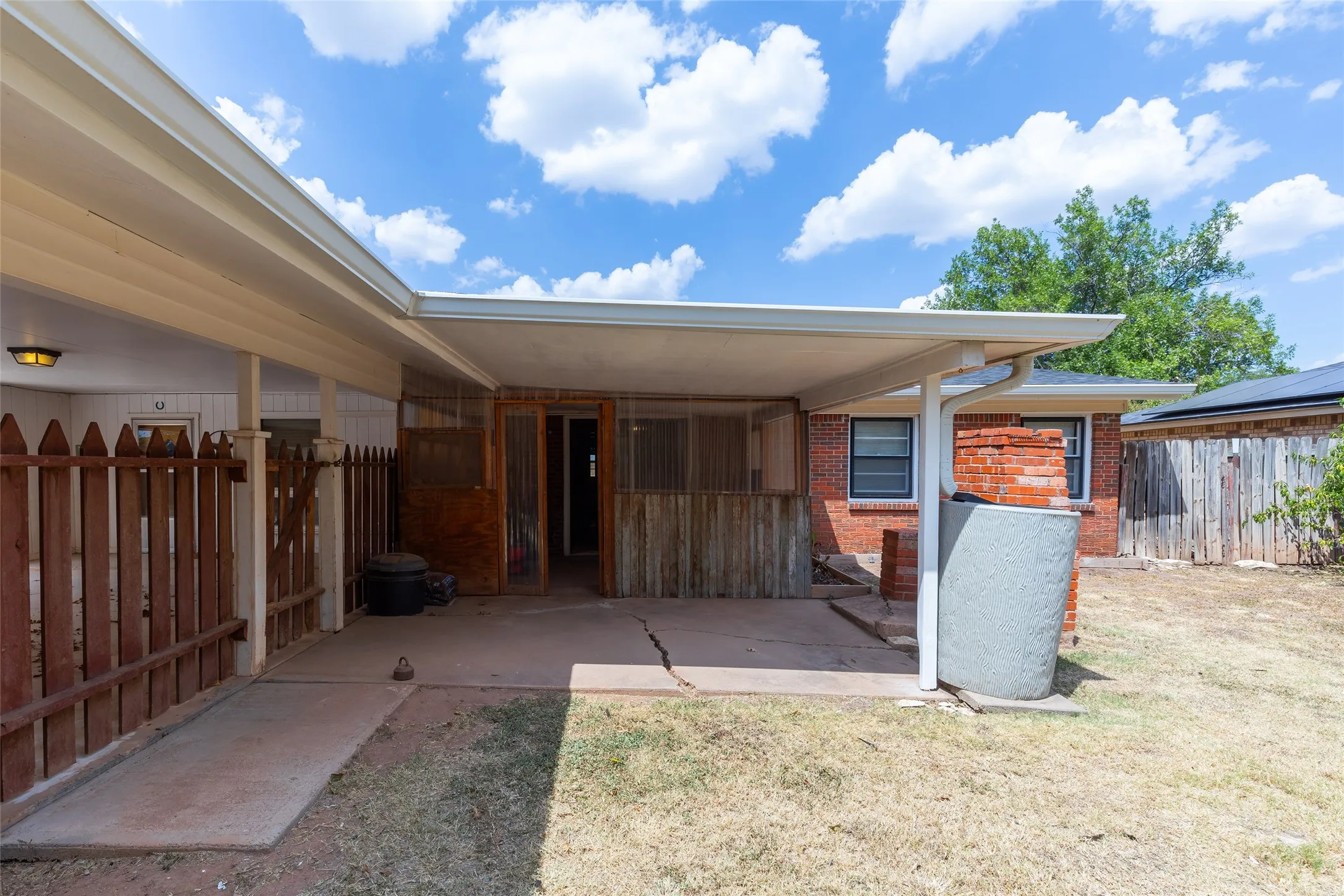 Single Family Residence For Sale in Taylor County , 3213 S 22nd Street, Abilene, Texas 79605, 3 Bedroom, 2 Bathroom, Garage spaces, 1,628 Sqft, built in 1958, mls#21315106, Real Estate Agent in Abilene, Homes For Sale in Taylor county, Homes For Sale in Abilene, Realtor in Abilene Texas, Real Estate Brokerage Independent Realty Texas, Luminita Cordes Realtor