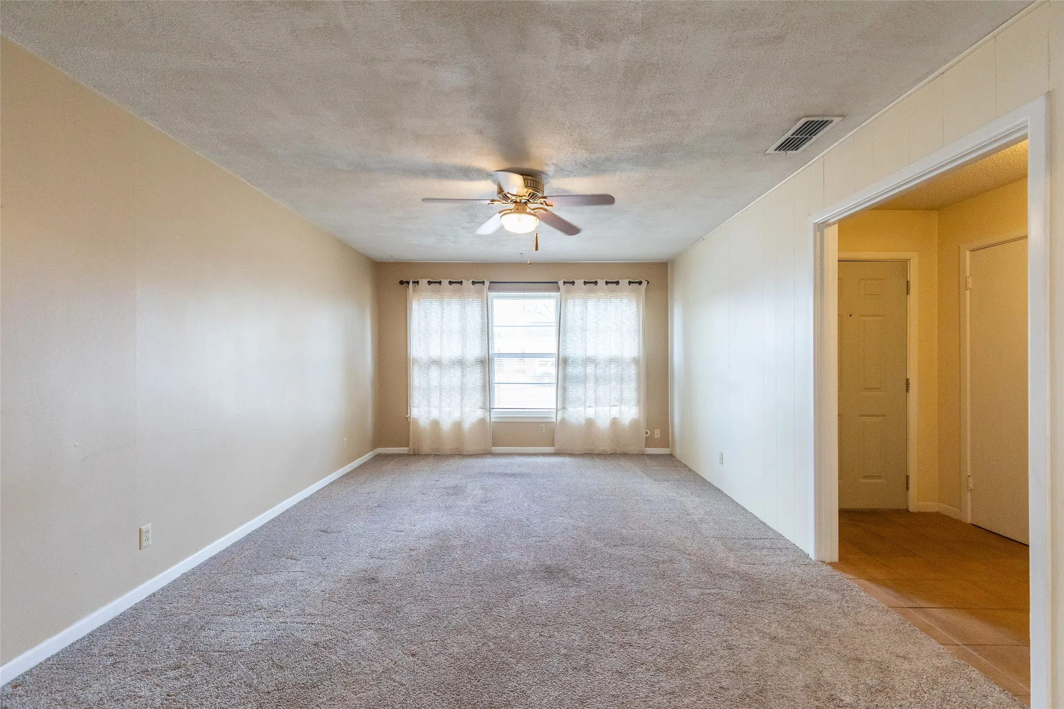 Single Family Residence For Sale in Taylor County , 3213 S 22nd Street, Abilene, Texas 79605, 3 Bedroom, 2 Bathroom, Garage spaces, 1,628 Sqft, built in 1958, mls#21315106, Real Estate Agent in Abilene, Homes For Sale in Taylor county, Homes For Sale in Abilene, Realtor in Abilene Texas, Real Estate Brokerage Independent Realty Texas, Luminita Cordes Realtor