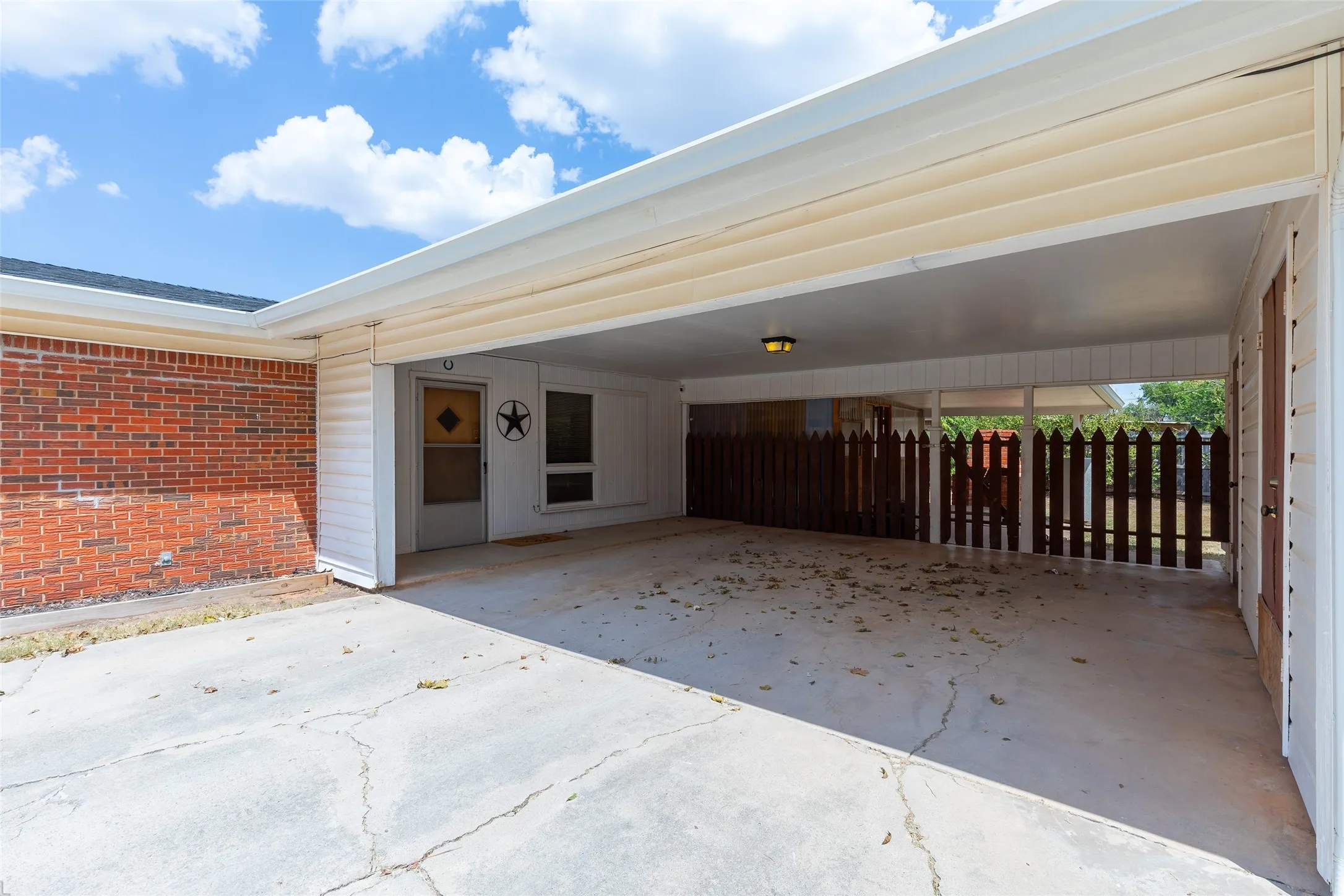 Single Family Residence For Sale in Taylor County , 3213 S 22nd Street, Abilene, Texas 79605, 3 Bedroom, 2 Bathroom, Garage spaces, 1,628 Sqft, built in 1958, mls#21315106, Real Estate Agent in Abilene, Homes For Sale in Taylor county, Homes For Sale in Abilene, Realtor in Abilene Texas, Real Estate Brokerage Independent Realty Texas, Luminita Cordes Realtor