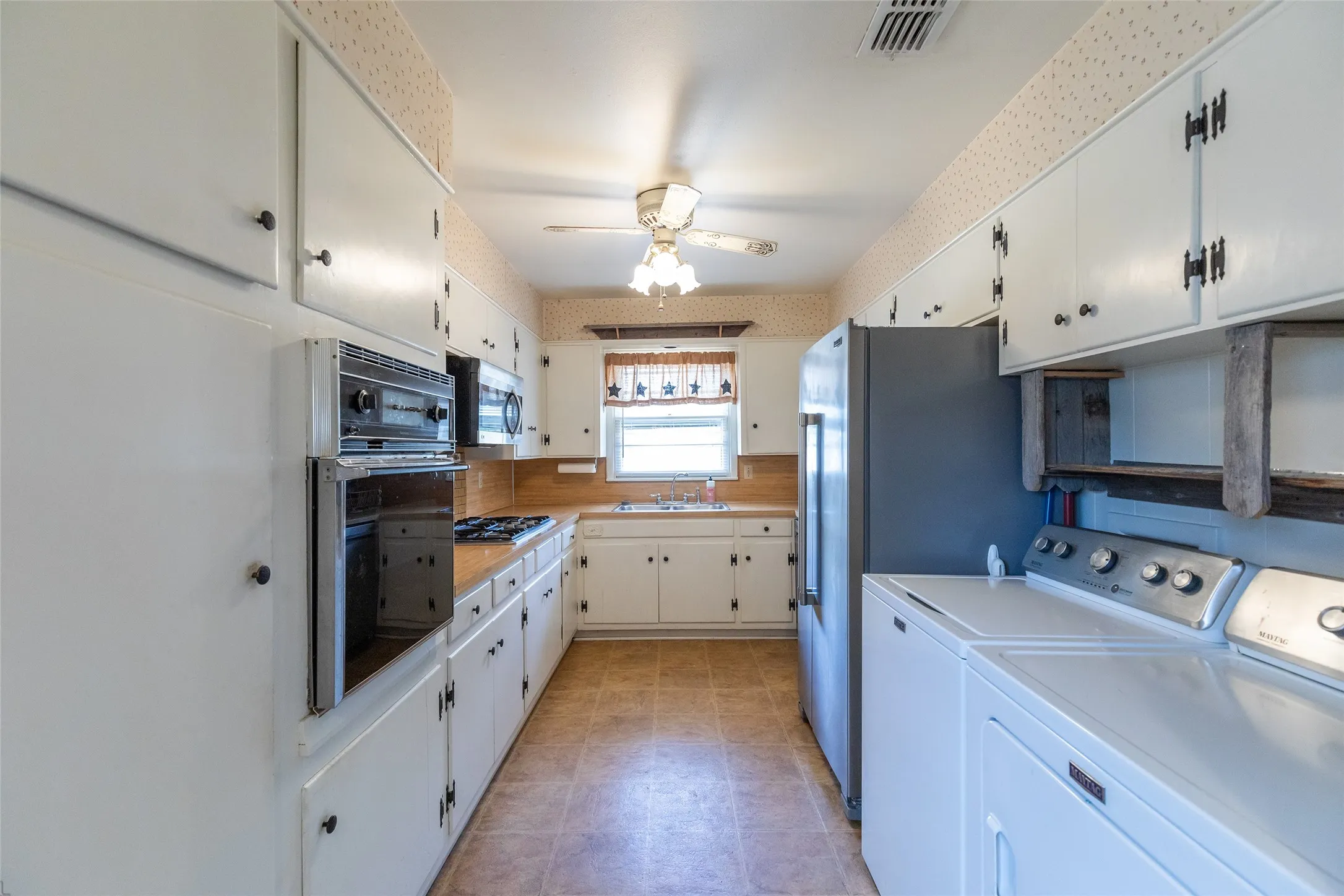 Single Family Residence For Sale in Taylor County , 3213 S 22nd Street, Abilene, Texas 79605, 3 Bedroom, 2 Bathroom, Garage spaces, 1,628 Sqft, built in 1958, mls#21315106, Real Estate Agent in Abilene, Homes For Sale in Taylor county, Homes For Sale in Abilene, Realtor in Abilene Texas, Real Estate Brokerage Independent Realty Texas, Luminita Cordes Realtor