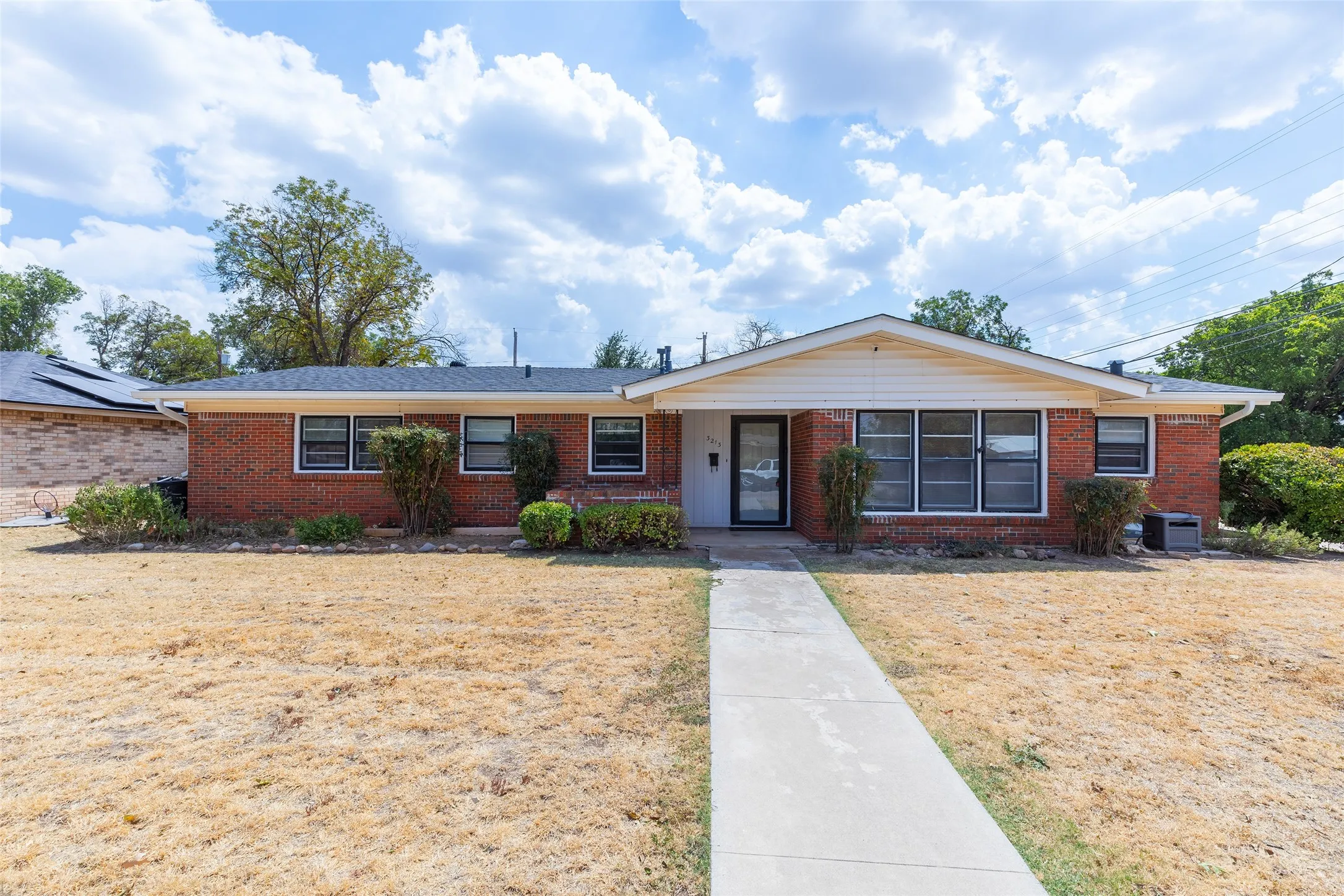 Single Family Residence For Sale in Taylor County , 3213 S 22nd Street, Abilene, Texas 79605, 3 Bedroom, 2 Bathroom, Garage spaces, 1,628 Sqft, built in 1958, mls#21315106, Real Estate Agent in Abilene, Homes For Sale in Taylor county, Homes For Sale in Abilene, Realtor in Abilene Texas, Real Estate Brokerage Independent Realty Texas, Luminita Cordes Realtor