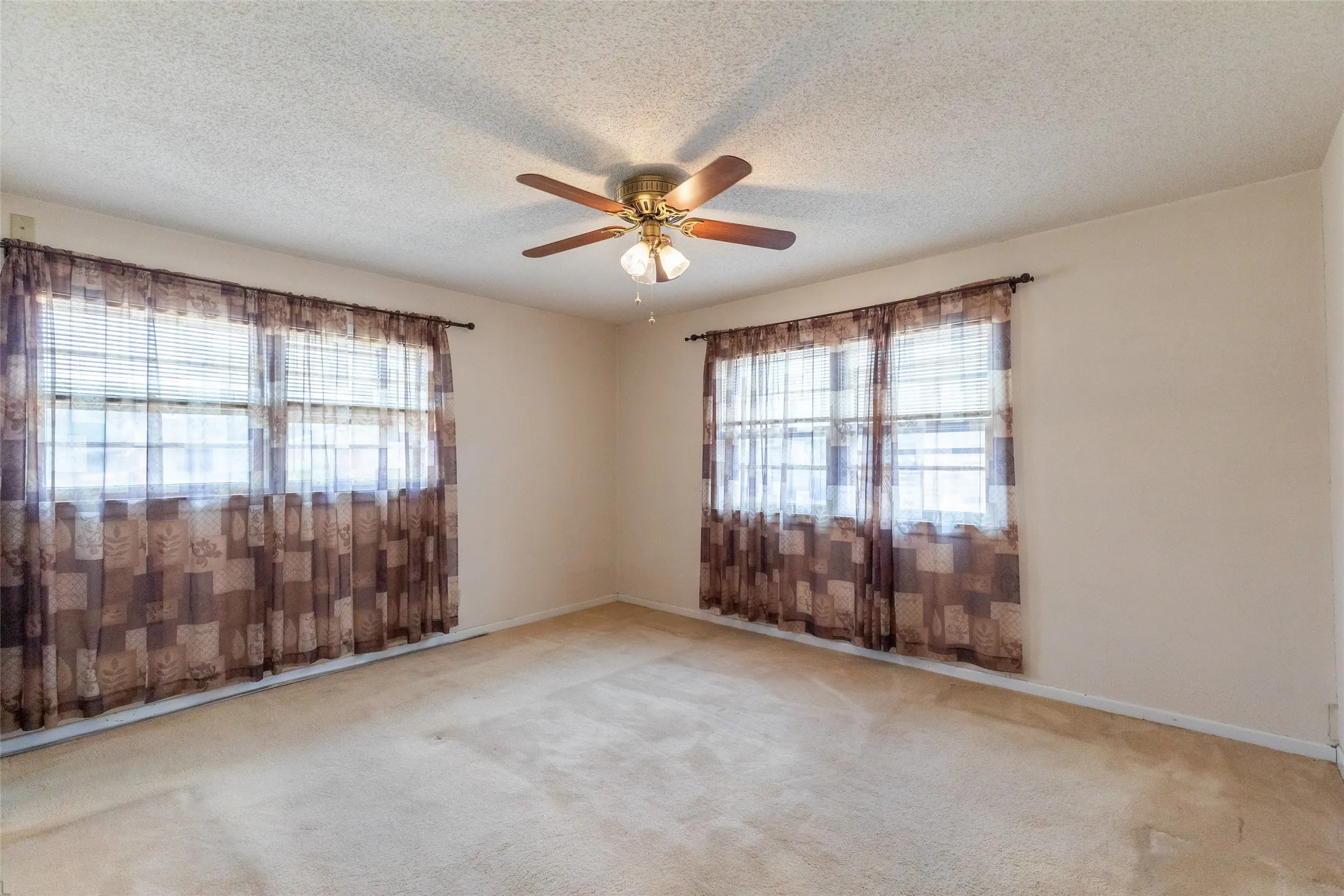 Single Family Residence For Sale in Taylor County , 3213 S 22nd Street, Abilene, Texas 79605, 3 Bedroom, 2 Bathroom, Garage spaces, 1,628 Sqft, built in 1958, mls#21315106, Real Estate Agent in Abilene, Homes For Sale in Taylor county, Homes For Sale in Abilene, Realtor in Abilene Texas, Real Estate Brokerage Independent Realty Texas, Luminita Cordes Realtor