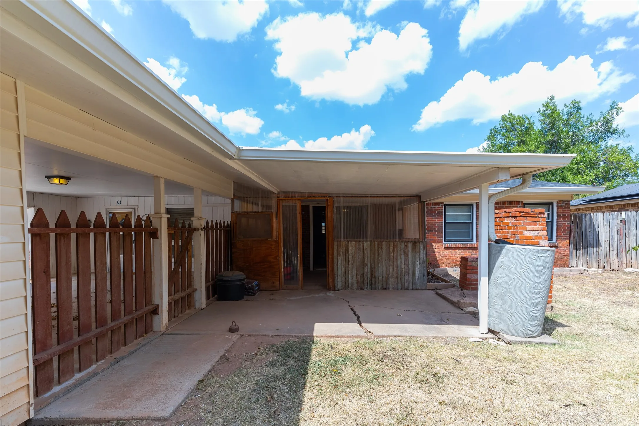 Single Family Residence For Sale in Taylor County , 3213 S 22nd Street, Abilene, Texas 79605, 3 Bedroom, 2 Bathroom, Garage spaces, 1,628 Sqft, built in 1958, mls#21315106, Real Estate Agent in Abilene, Homes For Sale in Taylor county, Homes For Sale in Abilene, Realtor in Abilene Texas, Real Estate Brokerage Independent Realty Texas, Luminita Cordes Realtor