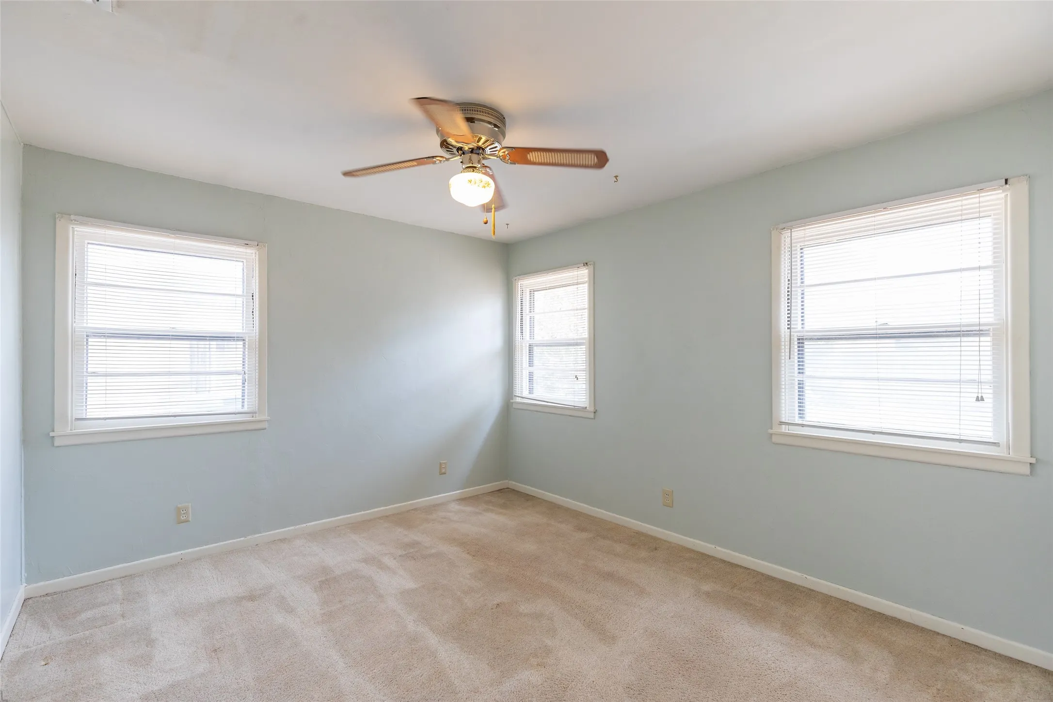Single Family Residence For Sale in Taylor County , 3213 S 22nd Street, Abilene, Texas 79605, 3 Bedroom, 2 Bathroom, Garage spaces, 1,628 Sqft, built in 1958, mls#21315106, Real Estate Agent in Abilene, Homes For Sale in Taylor county, Homes For Sale in Abilene, Realtor in Abilene Texas, Real Estate Brokerage Independent Realty Texas, Luminita Cordes Realtor