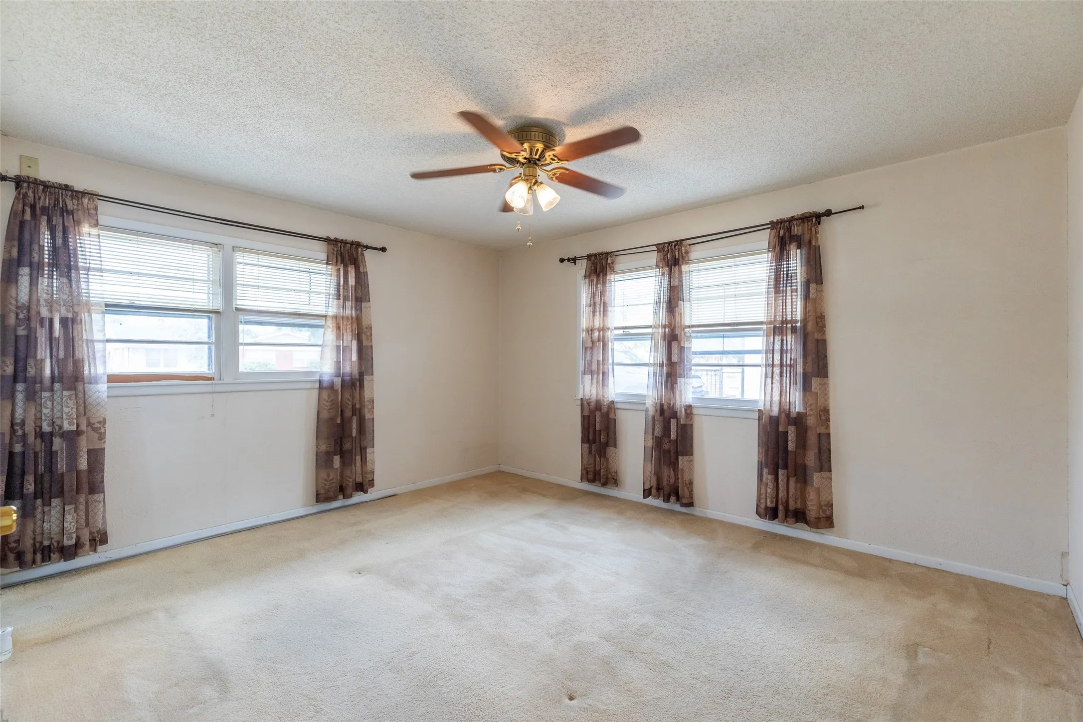Single Family Residence For Sale in Taylor County , 3213 S 22nd Street, Abilene, Texas 79605, 3 Bedroom, 2 Bathroom, Garage spaces, 1,628 Sqft, built in 1958, mls#21315106, Real Estate Agent in Abilene, Homes For Sale in Taylor county, Homes For Sale in Abilene, Realtor in Abilene Texas, Real Estate Brokerage Independent Realty Texas, Luminita Cordes Realtor