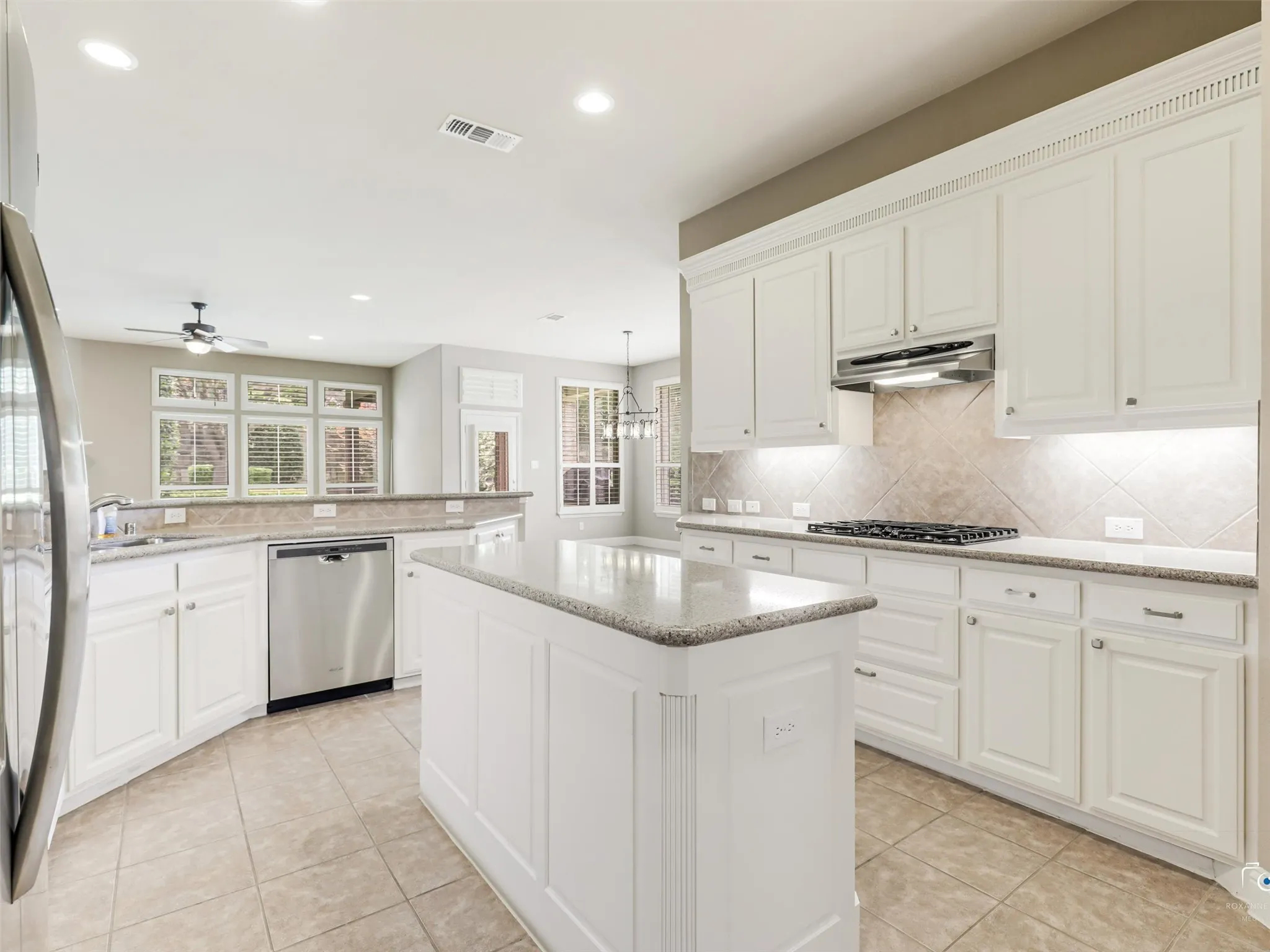 Single Family Residence For Sale in Collin County , 805 Barton Springs Drive, Fairview, Texas 75069, 3 Bedroom, 4 Bathroom, 3 Garage spaces, 3,502 Sqft, built in 2006, mls#21312659, Real Estate Agent in Fairview, Homes For Sale in Collin county, Homes For Sale in Fairview, Realtor in Fairview Texas, Real Estate Brokerage Independent Realty Texas, Luminita Cordes Realtor