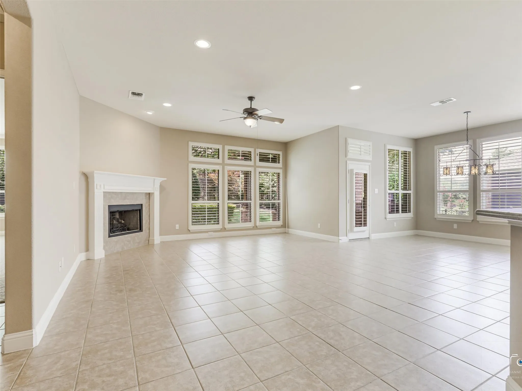 Single Family Residence For Sale in Collin County , 805 Barton Springs Drive, Fairview, Texas 75069, 3 Bedroom, 4 Bathroom, 3 Garage spaces, 3,502 Sqft, built in 2006, mls#21312659, Real Estate Agent in Fairview, Homes For Sale in Collin county, Homes For Sale in Fairview, Realtor in Fairview Texas, Real Estate Brokerage Independent Realty Texas, Luminita Cordes Realtor
