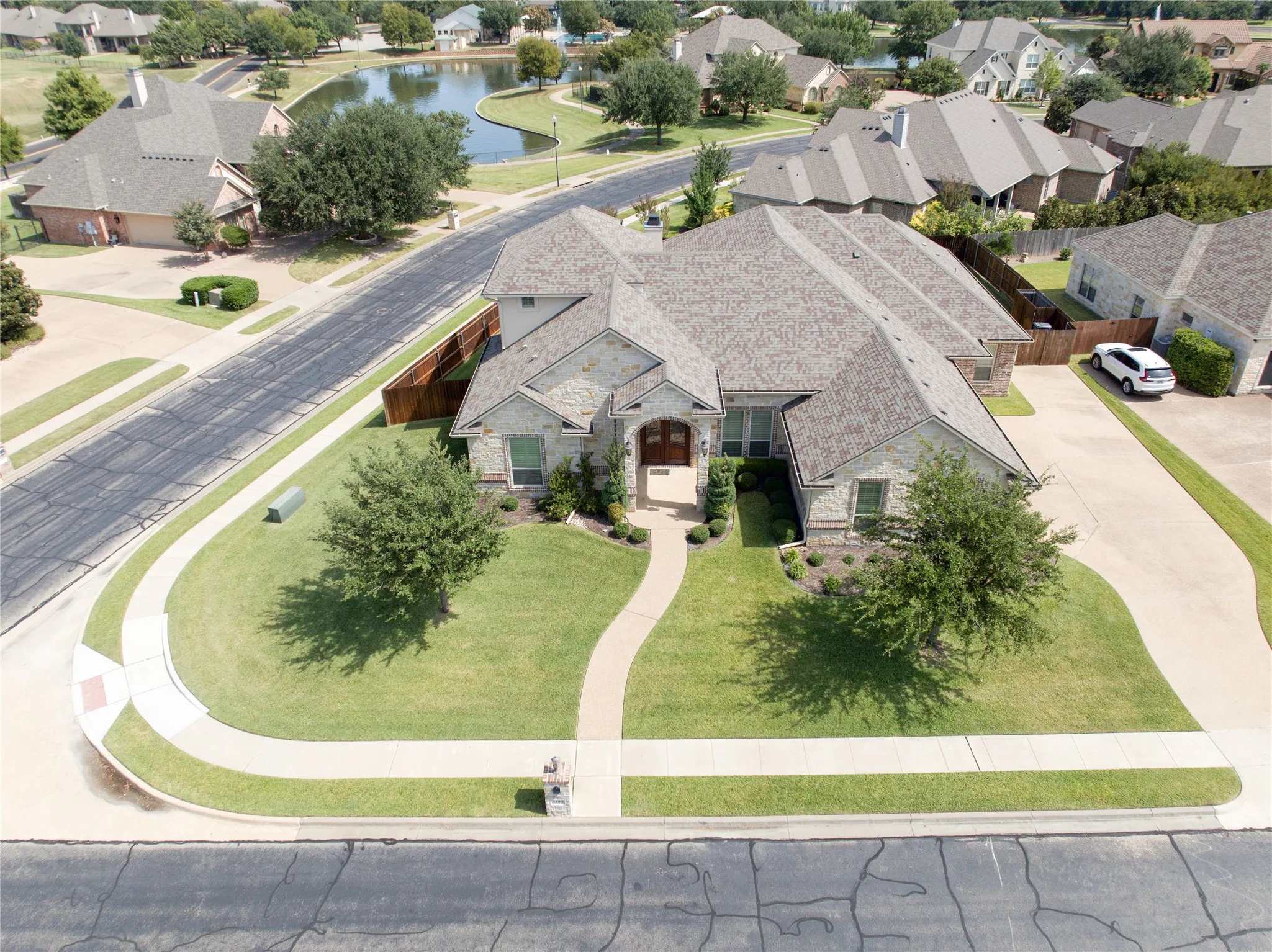 Single Family Residence For Sale in Mc Lennan County , 1100 Wessex Drive, Woodway, Texas 76712, 4 Bedroom, 5 Bathroom, 3 Garage spaces, 3,533 Sqft, built in 2014, mls#21315090, Real Estate Agent in Woodway, Homes For Sale in Mc Lennan county, Homes For Sale in Woodway, Realtor in Woodway Texas, Real Estate Brokerage Independent Realty Texas, Luminita Cordes Realtor