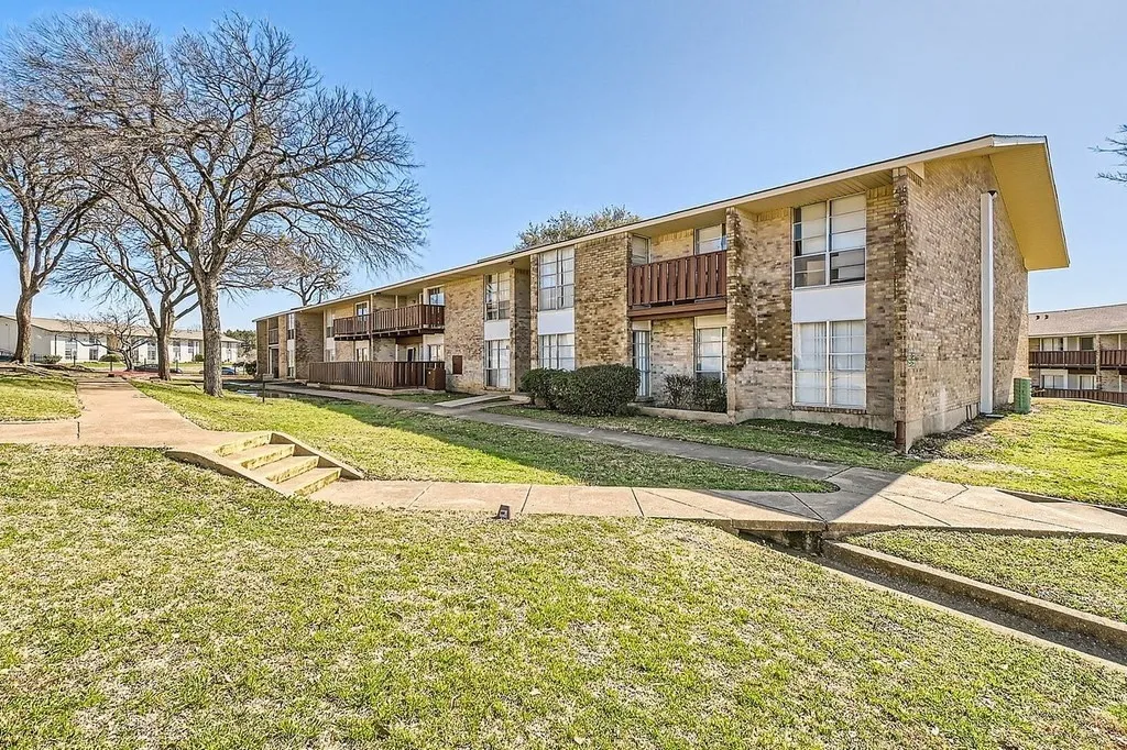 Summer Special: Move in by July 31st and receive a $150 Visa GiftCard on us! Apply and get accepted in the same day and we'll waive the $200 Administrative Fee!