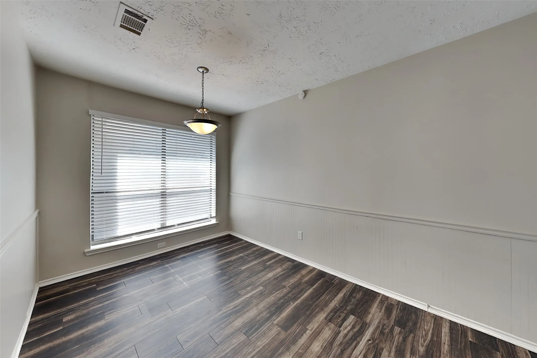 Single Family Residence For Rent in Collin County , 1325 Glyndon Drive, Plano, Texas 75023, 3 Bedroom, 2 Bathroom, 2 Garage spaces, 1,755 Sqft, built in 1982, mls#21315172, Real Estate Agent in Plano, Homes For Rent in Collin county, Homes For Rent in Plano, Realtor in Plano Texas, Real Estate Brokerage Independent Realty Texas, Luminita Cordes Realtor