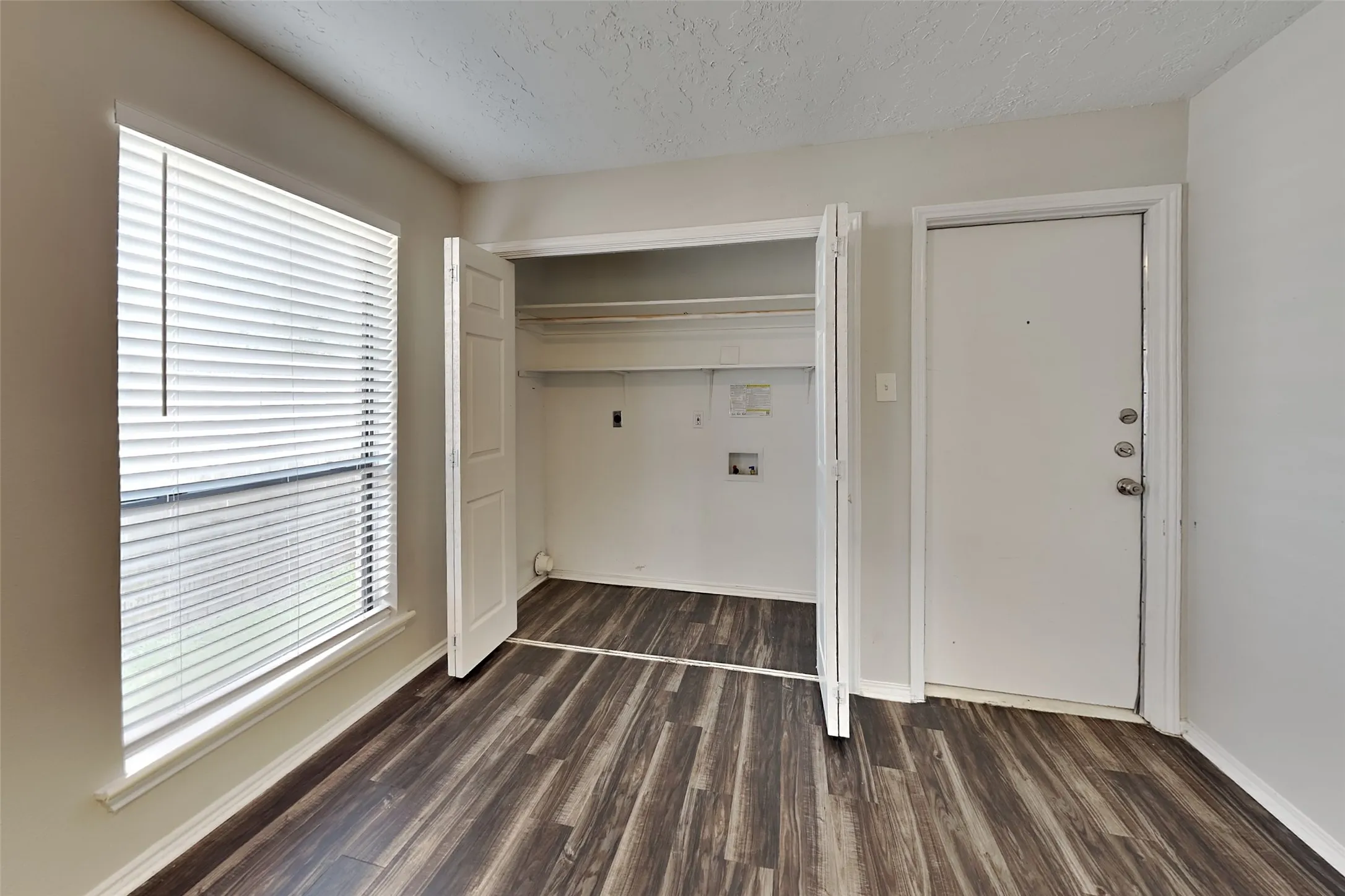 Single Family Residence For Rent in Collin County , 1325 Glyndon Drive, Plano, Texas 75023, 3 Bedroom, 2 Bathroom, 2 Garage spaces, 1,755 Sqft, built in 1982, mls#21315172, Real Estate Agent in Plano, Homes For Rent in Collin county, Homes For Rent in Plano, Realtor in Plano Texas, Real Estate Brokerage Independent Realty Texas, Luminita Cordes Realtor