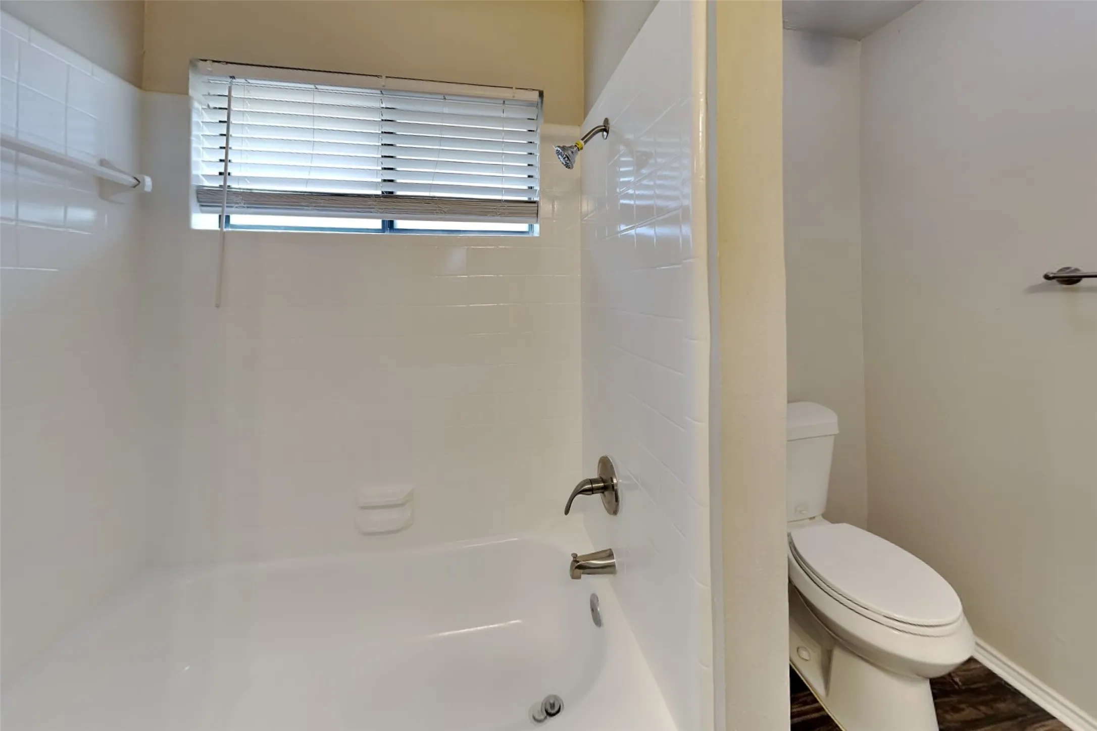 Single Family Residence For Rent in Collin County , 1325 Glyndon Drive, Plano, Texas 75023, 3 Bedroom, 2 Bathroom, 2 Garage spaces, 1,755 Sqft, built in 1982, mls#21315172, Real Estate Agent in Plano, Homes For Rent in Collin county, Homes For Rent in Plano, Realtor in Plano Texas, Real Estate Brokerage Independent Realty Texas, Luminita Cordes Realtor