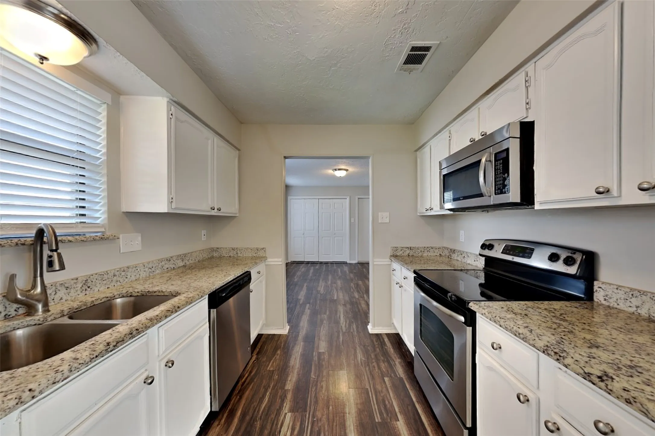 Single Family Residence For Rent in Collin County , 1325 Glyndon Drive, Plano, Texas 75023, 3 Bedroom, 2 Bathroom, 2 Garage spaces, 1,755 Sqft, built in 1982, mls#21315172, Real Estate Agent in Plano, Homes For Rent in Collin county, Homes For Rent in Plano, Realtor in Plano Texas, Real Estate Brokerage Independent Realty Texas, Luminita Cordes Realtor