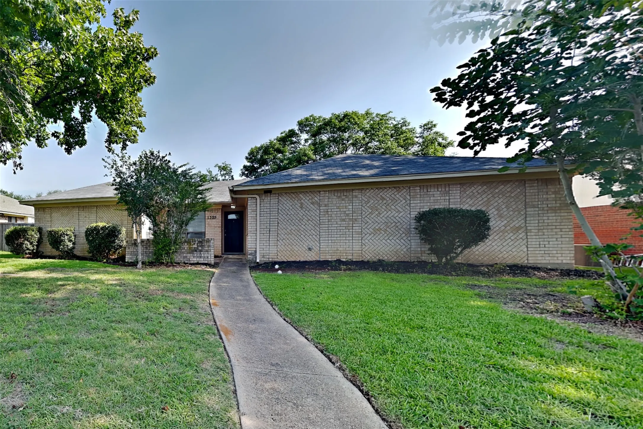 Single Family Residence For Rent in Collin County , 1325 Glyndon Drive, Plano, Texas 75023, 3 Bedroom, 2 Bathroom, 2 Garage spaces, 1,755 Sqft, built in 1982, mls#21315172, Real Estate Agent in Plano, Homes For Rent in Collin county, Homes For Rent in Plano, Realtor in Plano Texas, Real Estate Brokerage Independent Realty Texas, Luminita Cordes Realtor