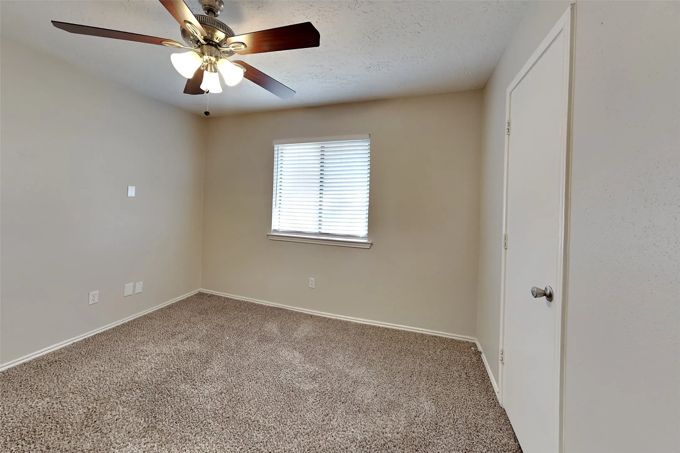 Single Family Residence For Rent in Collin County , 1325 Glyndon Drive, Plano, Texas 75023, 3 Bedroom, 2 Bathroom, 2 Garage spaces, 1,755 Sqft, built in 1982, mls#21315172, Real Estate Agent in Plano, Homes For Rent in Collin county, Homes For Rent in Plano, Realtor in Plano Texas, Real Estate Brokerage Independent Realty Texas, Luminita Cordes Realtor