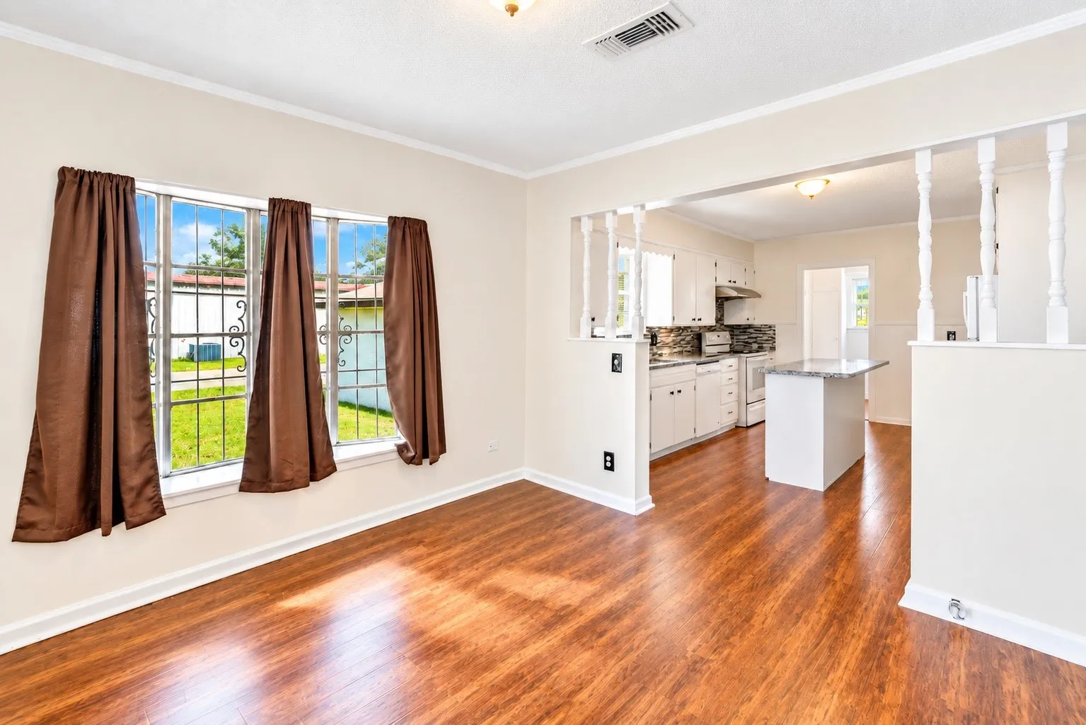 Single Family Residence For Sale in Delta County , 1050 W Dallas Avenue, Cooper, Texas 75432, 4 Bedroom, 3 Bathroom, 3 Garage spaces, 3,270 Sqft, built in 1900, mls#21306000, Real Estate Agent in Cooper, Homes For Sale in Delta county, Homes For Sale in Cooper, Realtor in Cooper Texas, Real Estate Brokerage Independent Realty Texas, Luminita Cordes Realtor