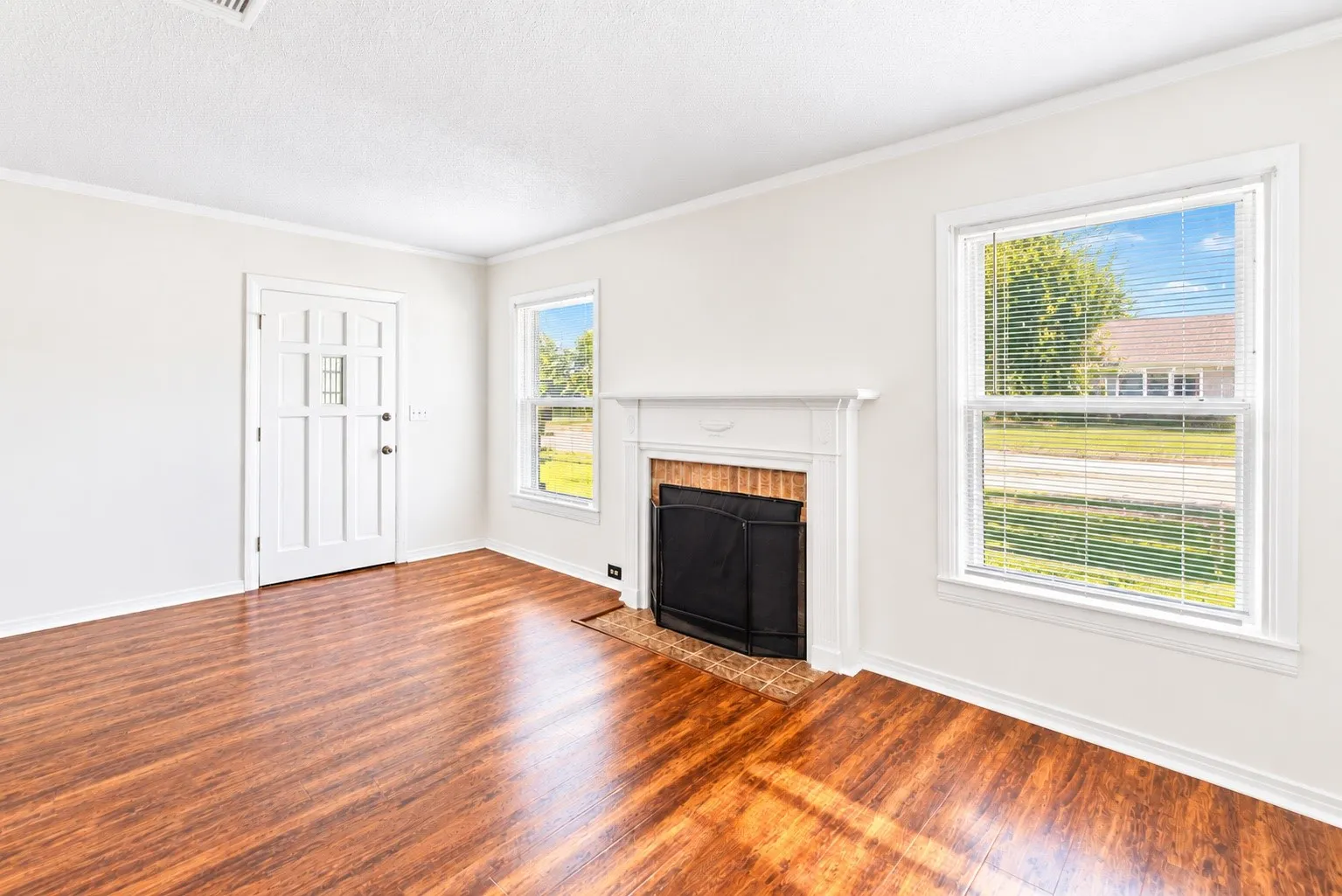 Single Family Residence For Sale in Delta County , 1050 W Dallas Avenue, Cooper, Texas 75432, 4 Bedroom, 3 Bathroom, 3 Garage spaces, 3,270 Sqft, built in 1900, mls#21306000, Real Estate Agent in Cooper, Homes For Sale in Delta county, Homes For Sale in Cooper, Realtor in Cooper Texas, Real Estate Brokerage Independent Realty Texas, Luminita Cordes Realtor