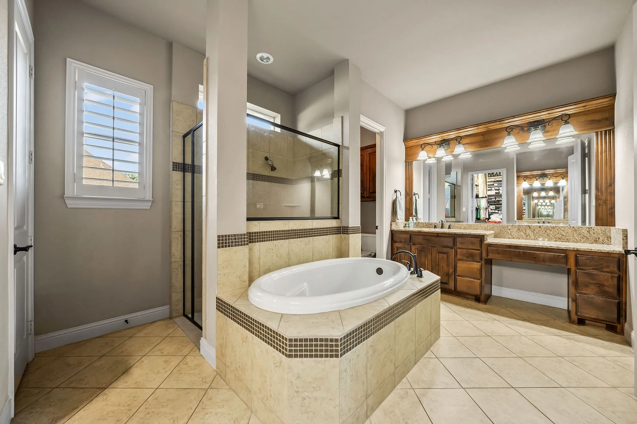 Single Family Residence For Sale in Ellis County , 7206 Cattle Barron Court, Midlothian, Texas 76065, 5 Bedroom, 6 Bathroom, 3 Garage spaces, 4,440 Sqft, built in 2011, mls#21315177, Real Estate Agent in Midlothian, Homes For Sale in Ellis county, Homes For Sale in Midlothian, Realtor in Midlothian Texas, Real Estate Brokerage Independent Realty Texas, Luminita Cordes Realtor