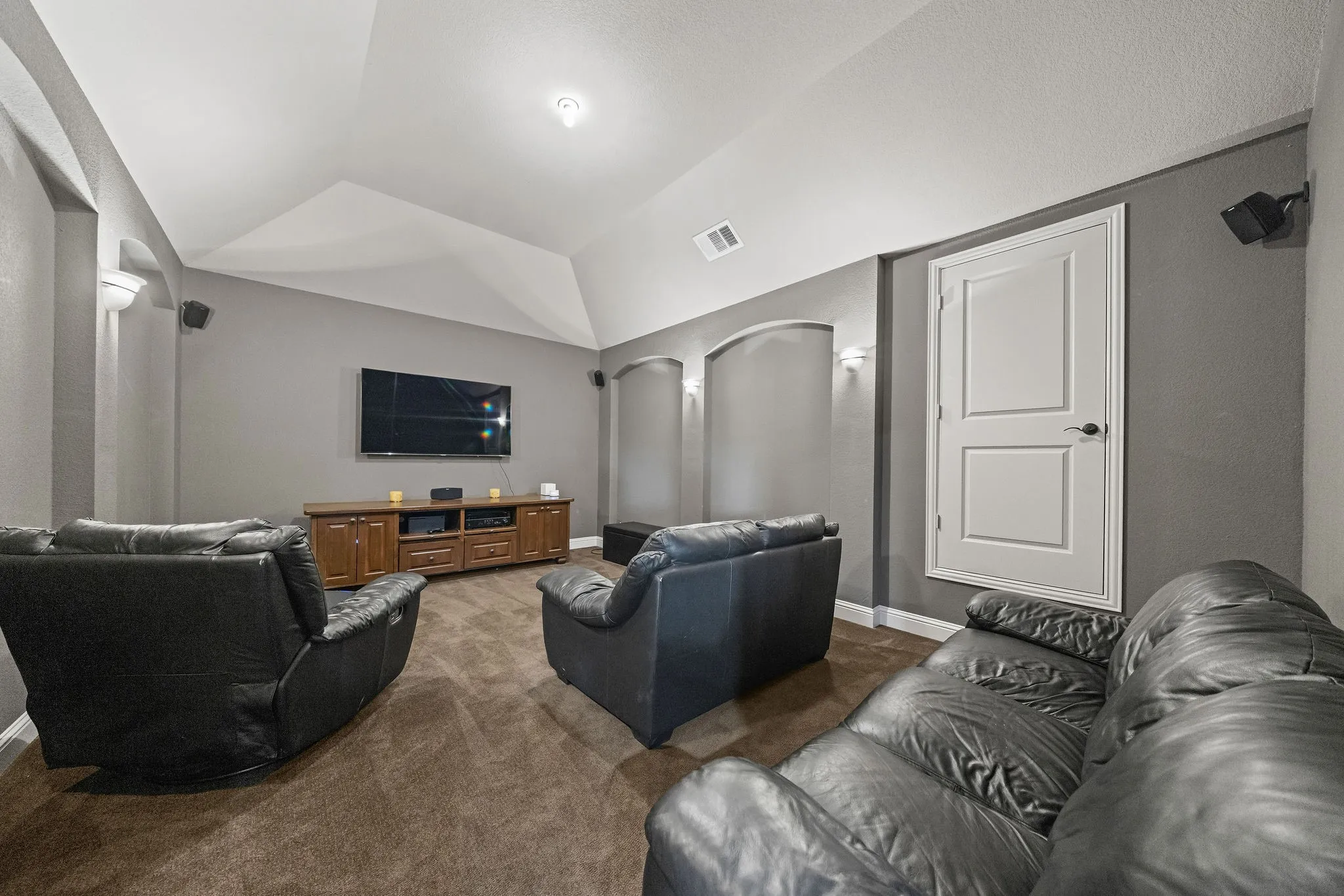Single Family Residence For Sale in Ellis County , 7206 Cattle Barron Court, Midlothian, Texas 76065, 5 Bedroom, 6 Bathroom, 3 Garage spaces, 4,440 Sqft, built in 2011, mls#21315177, Real Estate Agent in Midlothian, Homes For Sale in Ellis county, Homes For Sale in Midlothian, Realtor in Midlothian Texas, Real Estate Brokerage Independent Realty Texas, Luminita Cordes Realtor