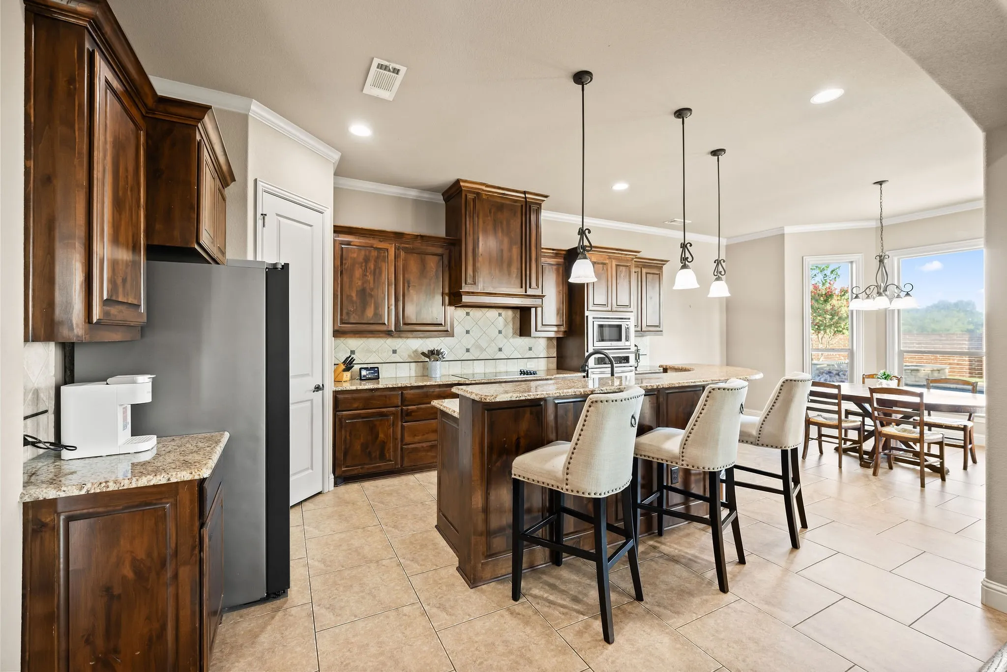 Single Family Residence For Sale in Ellis County , 7206 Cattle Barron Court, Midlothian, Texas 76065, 5 Bedroom, 6 Bathroom, 3 Garage spaces, 4,440 Sqft, built in 2011, mls#21315177, Real Estate Agent in Midlothian, Homes For Sale in Ellis county, Homes For Sale in Midlothian, Realtor in Midlothian Texas, Real Estate Brokerage Independent Realty Texas, Luminita Cordes Realtor