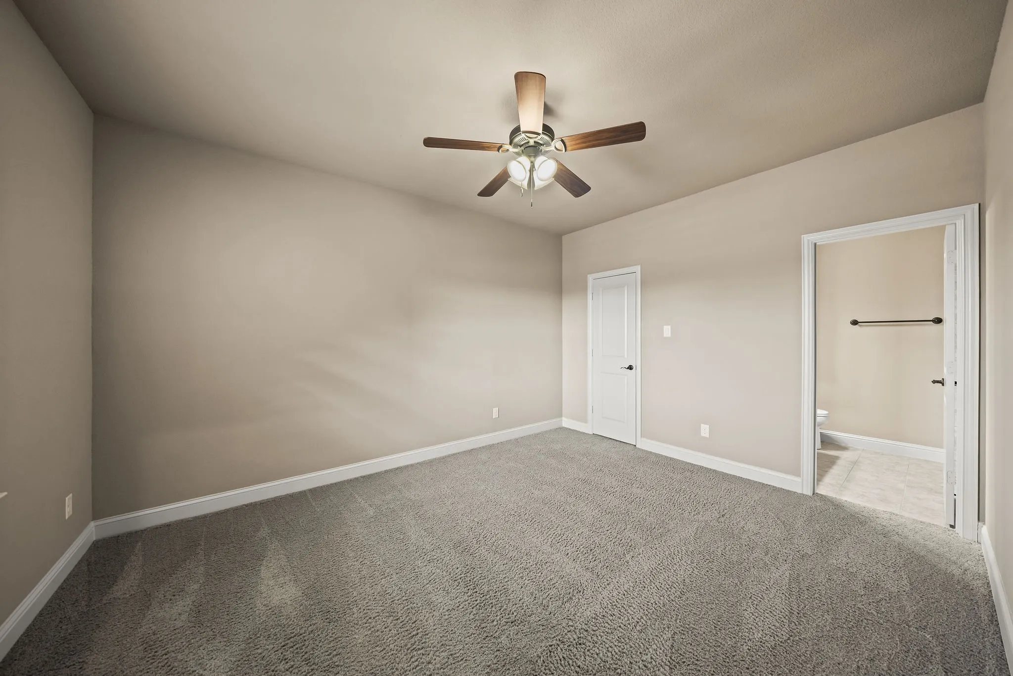 Single Family Residence For Sale in Ellis County , 7206 Cattle Barron Court, Midlothian, Texas 76065, 5 Bedroom, 6 Bathroom, 3 Garage spaces, 4,440 Sqft, built in 2011, mls#21315177, Real Estate Agent in Midlothian, Homes For Sale in Ellis county, Homes For Sale in Midlothian, Realtor in Midlothian Texas, Real Estate Brokerage Independent Realty Texas, Luminita Cordes Realtor