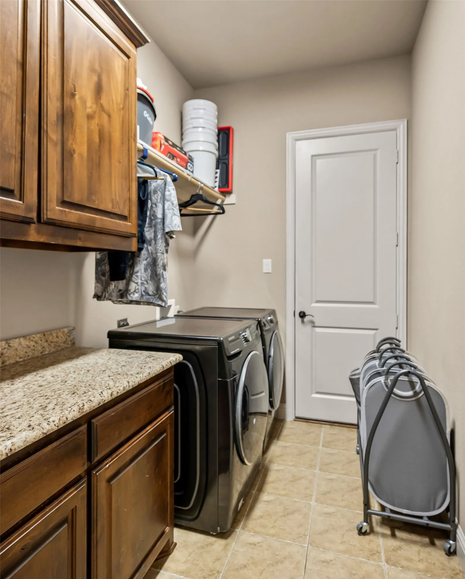 Single Family Residence For Sale in Ellis County , 7206 Cattle Barron Court, Midlothian, Texas 76065, 5 Bedroom, 6 Bathroom, 3 Garage spaces, 4,440 Sqft, built in 2011, mls#21315177, Real Estate Agent in Midlothian, Homes For Sale in Ellis county, Homes For Sale in Midlothian, Realtor in Midlothian Texas, Real Estate Brokerage Independent Realty Texas, Luminita Cordes Realtor