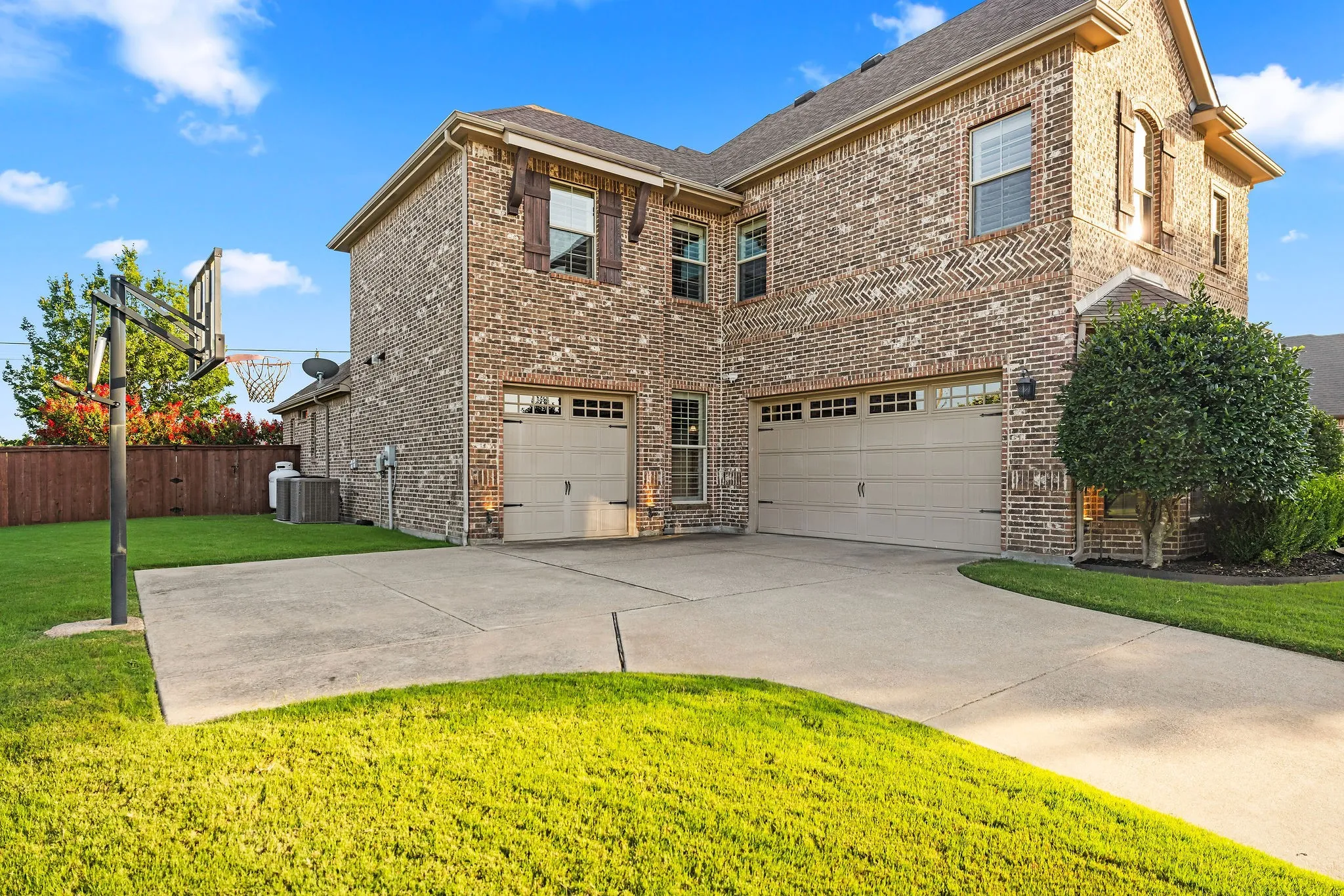 Single Family Residence For Sale in Ellis County , 7206 Cattle Barron Court, Midlothian, Texas 76065, 5 Bedroom, 6 Bathroom, 3 Garage spaces, 4,440 Sqft, built in 2011, mls#21315177, Real Estate Agent in Midlothian, Homes For Sale in Ellis county, Homes For Sale in Midlothian, Realtor in Midlothian Texas, Real Estate Brokerage Independent Realty Texas, Luminita Cordes Realtor