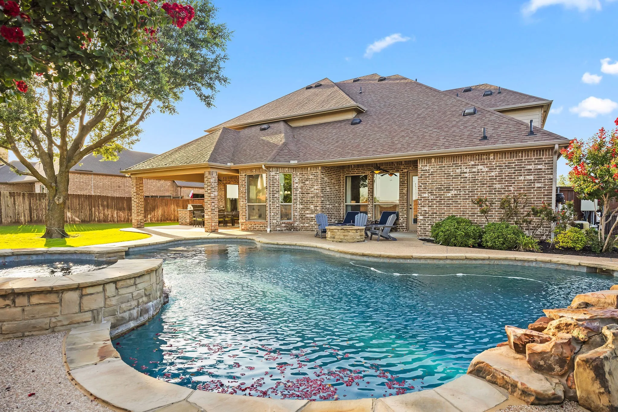 Single Family Residence For Sale in Ellis County , 7206 Cattle Barron Court, Midlothian, Texas 76065, 5 Bedroom, 6 Bathroom, 3 Garage spaces, 4,440 Sqft, built in 2011, mls#21315177, Real Estate Agent in Midlothian, Homes For Sale in Ellis county, Homes For Sale in Midlothian, Realtor in Midlothian Texas, Real Estate Brokerage Independent Realty Texas, Luminita Cordes Realtor