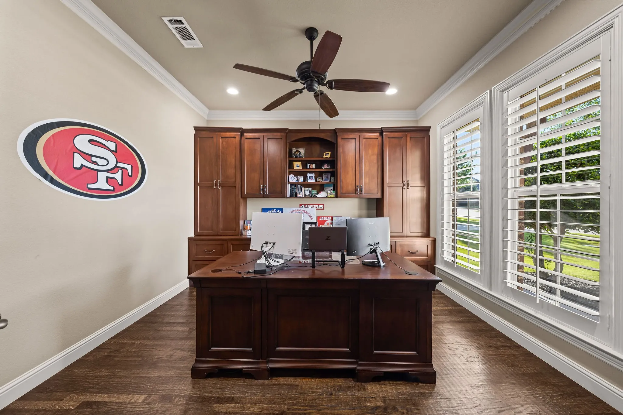 Single Family Residence For Sale in Ellis County , 7206 Cattle Barron Court, Midlothian, Texas 76065, 5 Bedroom, 6 Bathroom, 3 Garage spaces, 4,440 Sqft, built in 2011, mls#21315177, Real Estate Agent in Midlothian, Homes For Sale in Ellis county, Homes For Sale in Midlothian, Realtor in Midlothian Texas, Real Estate Brokerage Independent Realty Texas, Luminita Cordes Realtor