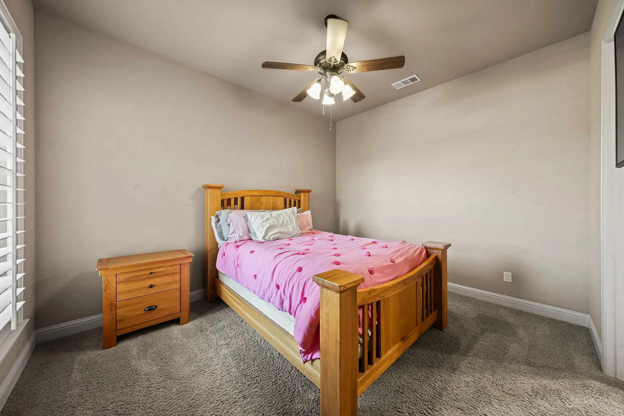Single Family Residence For Sale in Ellis County , 7206 Cattle Barron Court, Midlothian, Texas 76065, 5 Bedroom, 6 Bathroom, 3 Garage spaces, 4,440 Sqft, built in 2011, mls#21315177, Real Estate Agent in Midlothian, Homes For Sale in Ellis county, Homes For Sale in Midlothian, Realtor in Midlothian Texas, Real Estate Brokerage Independent Realty Texas, Luminita Cordes Realtor