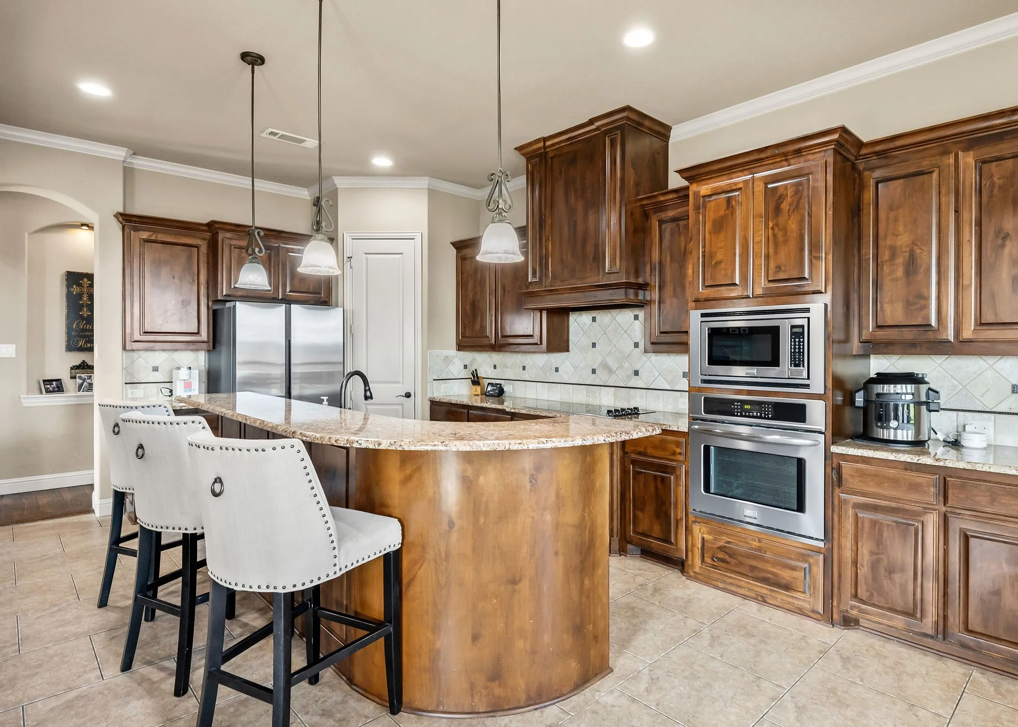 Single Family Residence For Sale in Ellis County , 7206 Cattle Barron Court, Midlothian, Texas 76065, 5 Bedroom, 6 Bathroom, 3 Garage spaces, 4,440 Sqft, built in 2011, mls#21315177, Real Estate Agent in Midlothian, Homes For Sale in Ellis county, Homes For Sale in Midlothian, Realtor in Midlothian Texas, Real Estate Brokerage Independent Realty Texas, Luminita Cordes Realtor