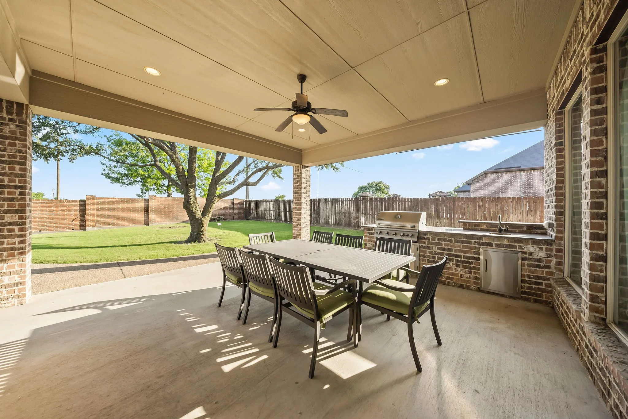 Single Family Residence For Sale in Ellis County , 7206 Cattle Barron Court, Midlothian, Texas 76065, 5 Bedroom, 6 Bathroom, 3 Garage spaces, 4,440 Sqft, built in 2011, mls#21315177, Real Estate Agent in Midlothian, Homes For Sale in Ellis county, Homes For Sale in Midlothian, Realtor in Midlothian Texas, Real Estate Brokerage Independent Realty Texas, Luminita Cordes Realtor
