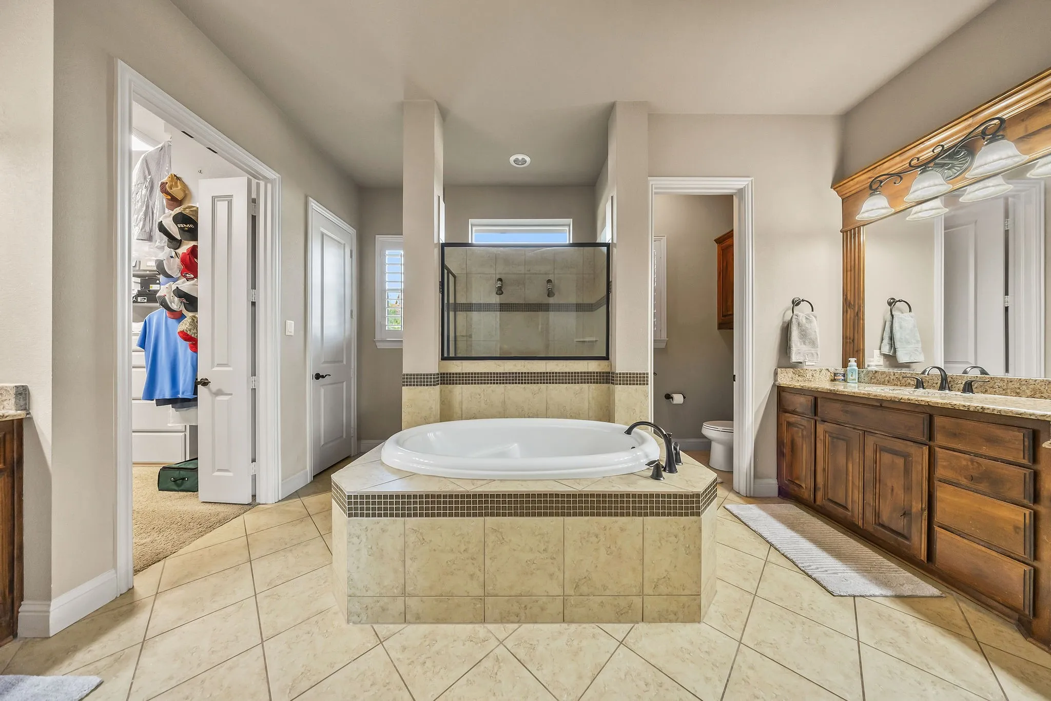 Single Family Residence For Sale in Ellis County , 7206 Cattle Barron Court, Midlothian, Texas 76065, 5 Bedroom, 6 Bathroom, 3 Garage spaces, 4,440 Sqft, built in 2011, mls#21315177, Real Estate Agent in Midlothian, Homes For Sale in Ellis county, Homes For Sale in Midlothian, Realtor in Midlothian Texas, Real Estate Brokerage Independent Realty Texas, Luminita Cordes Realtor