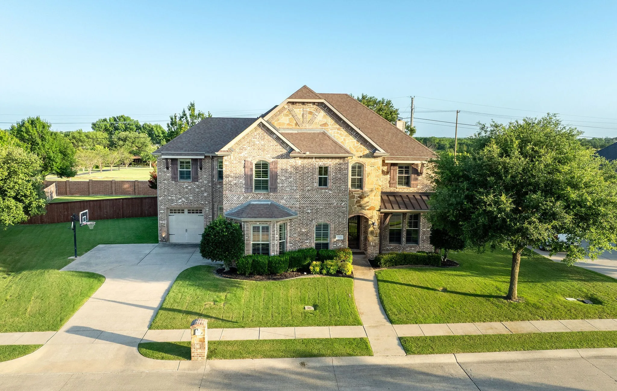Single Family Residence For Sale in Ellis County , 7206 Cattle Barron Court, Midlothian, Texas 76065, 5 Bedroom, 6 Bathroom, 3 Garage spaces, 4,440 Sqft, built in 2011, mls#21315177, Real Estate Agent in Midlothian, Homes For Sale in Ellis county, Homes For Sale in Midlothian, Realtor in Midlothian Texas, Real Estate Brokerage Independent Realty Texas, Luminita Cordes Realtor