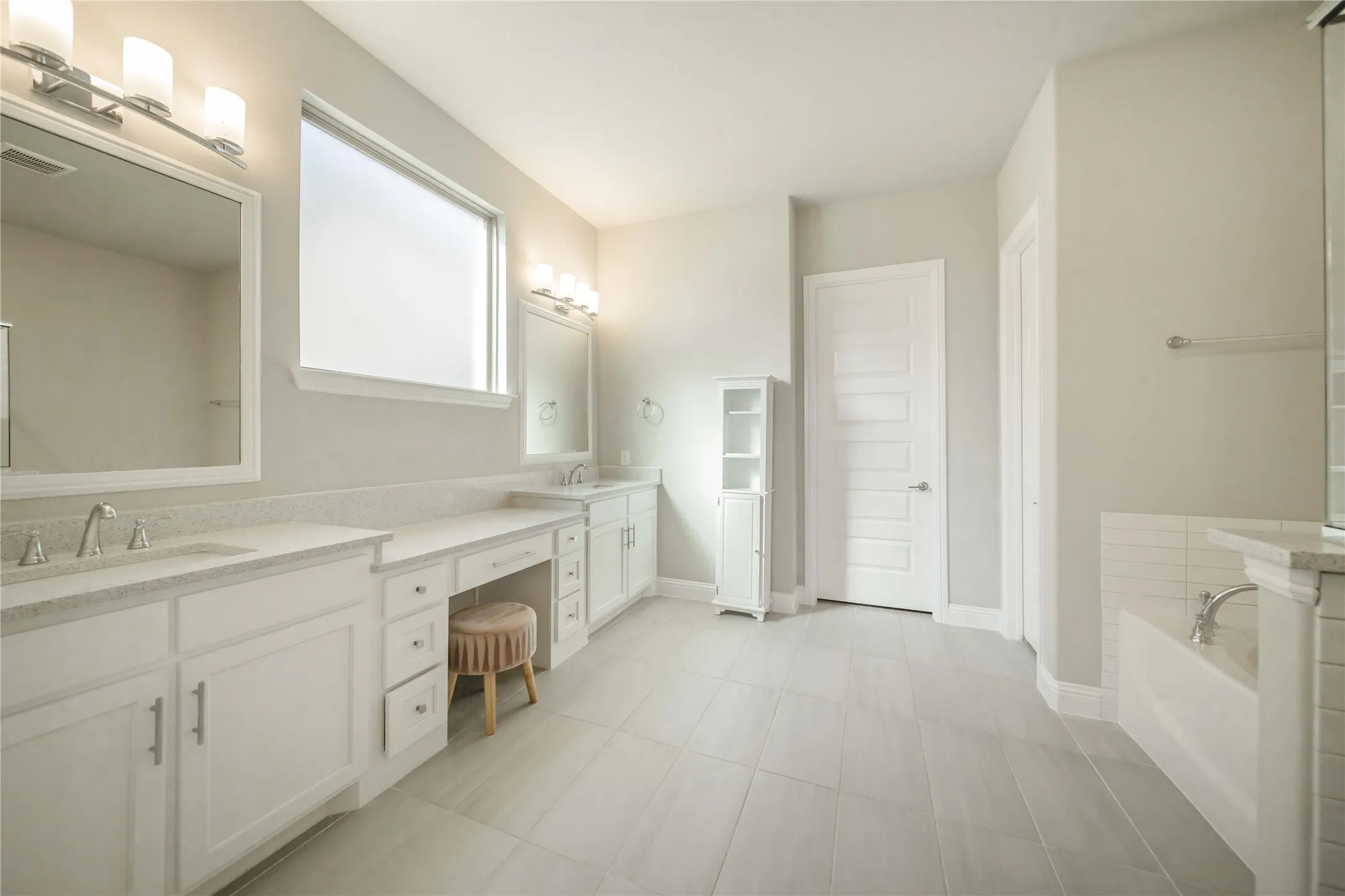 Single Family Residence For Rent in Denton County , 15634 Tea Tree Road, Frisco, Texas 75033, 5 Bedroom, 5 Bathroom, 3 Garage spaces, 3,758 Sqft, built in 2020, mls#21315188, Real Estate Agent in Frisco, Homes For Rent in Denton county, Homes For Rent in Frisco, Realtor in Frisco Texas, Real Estate Brokerage Independent Realty Texas, Luminita Cordes Realtor
