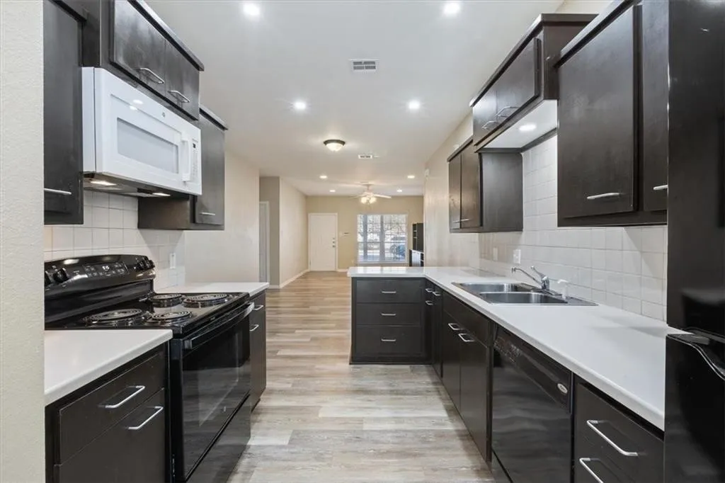 Duplex For Sale in Mc Lennan County , 1907 S 17th Street, Waco, Texas 76706, 8 Bedroom, 8 Bathroom, Garage spaces, 0 Sqft, built in 2006, mls#21315190, Real Estate Agent in Waco, Homes For Sale in Mc Lennan county, Homes For Sale in Waco, Realtor in Waco Texas, Real Estate Brokerage Independent Realty Texas, Luminita Cordes Realtor